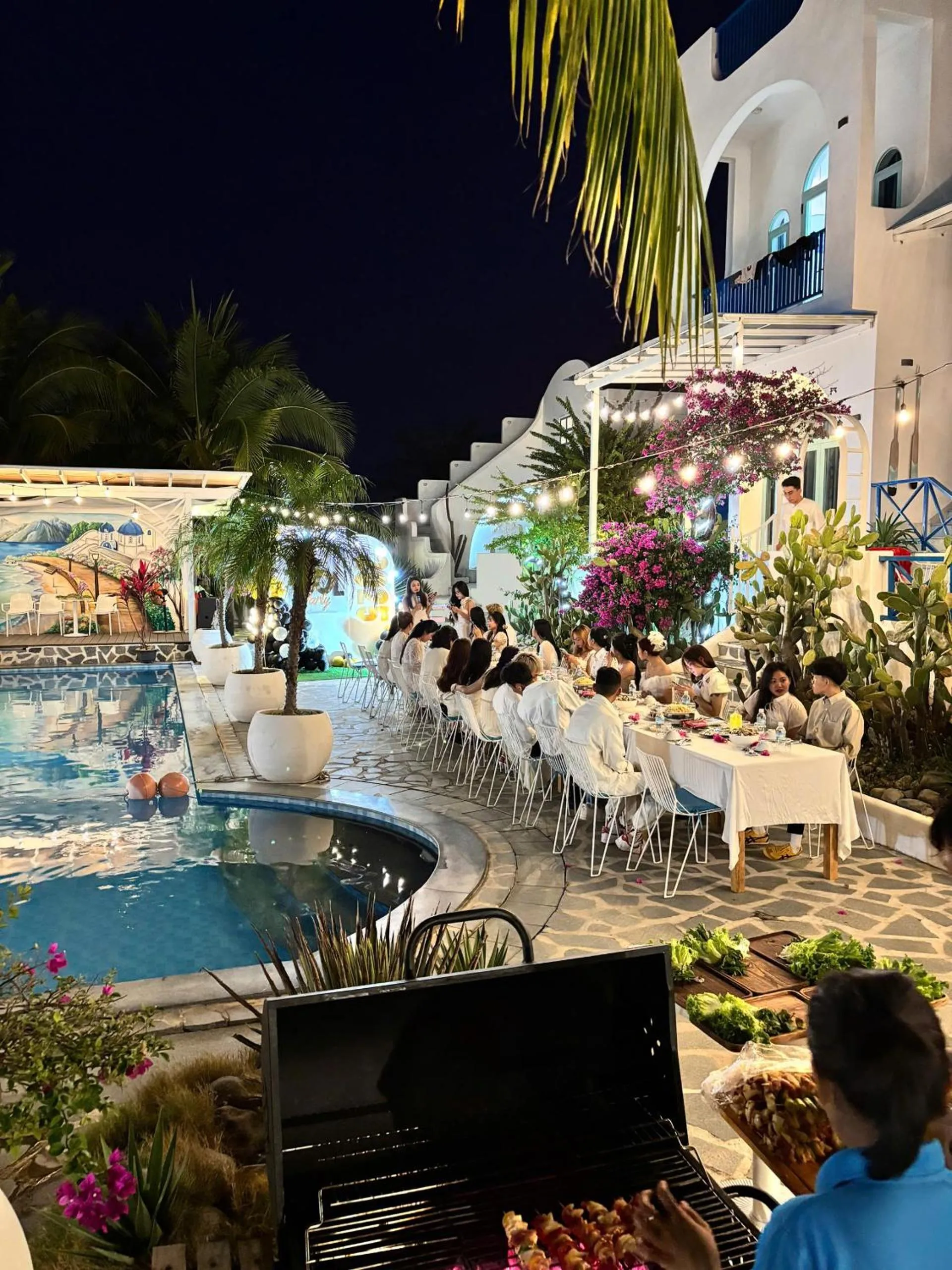 BBQ facilities in Santorini Villa Cam Ranh