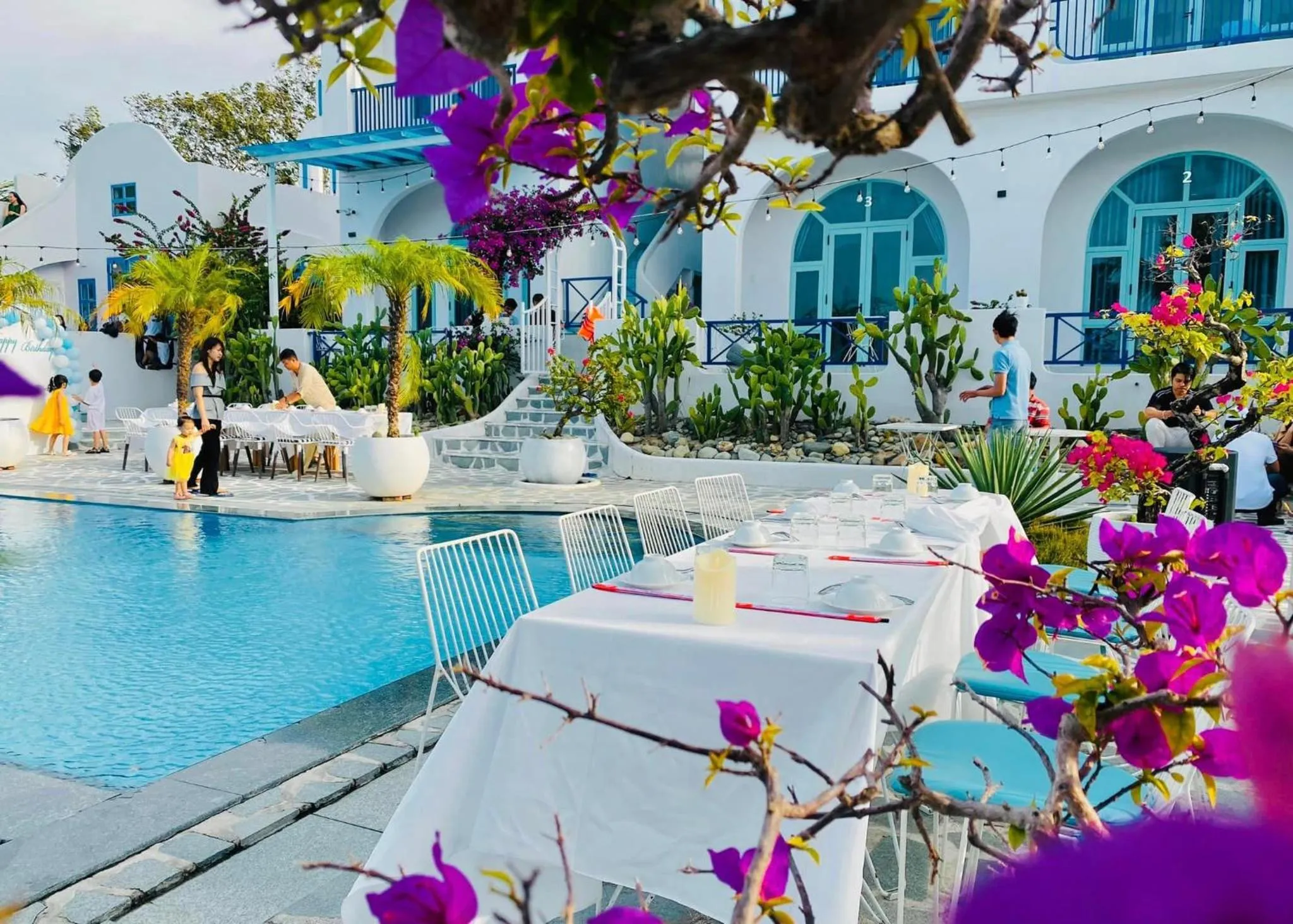 BBQ facilities in Santorini Villa Cam Ranh