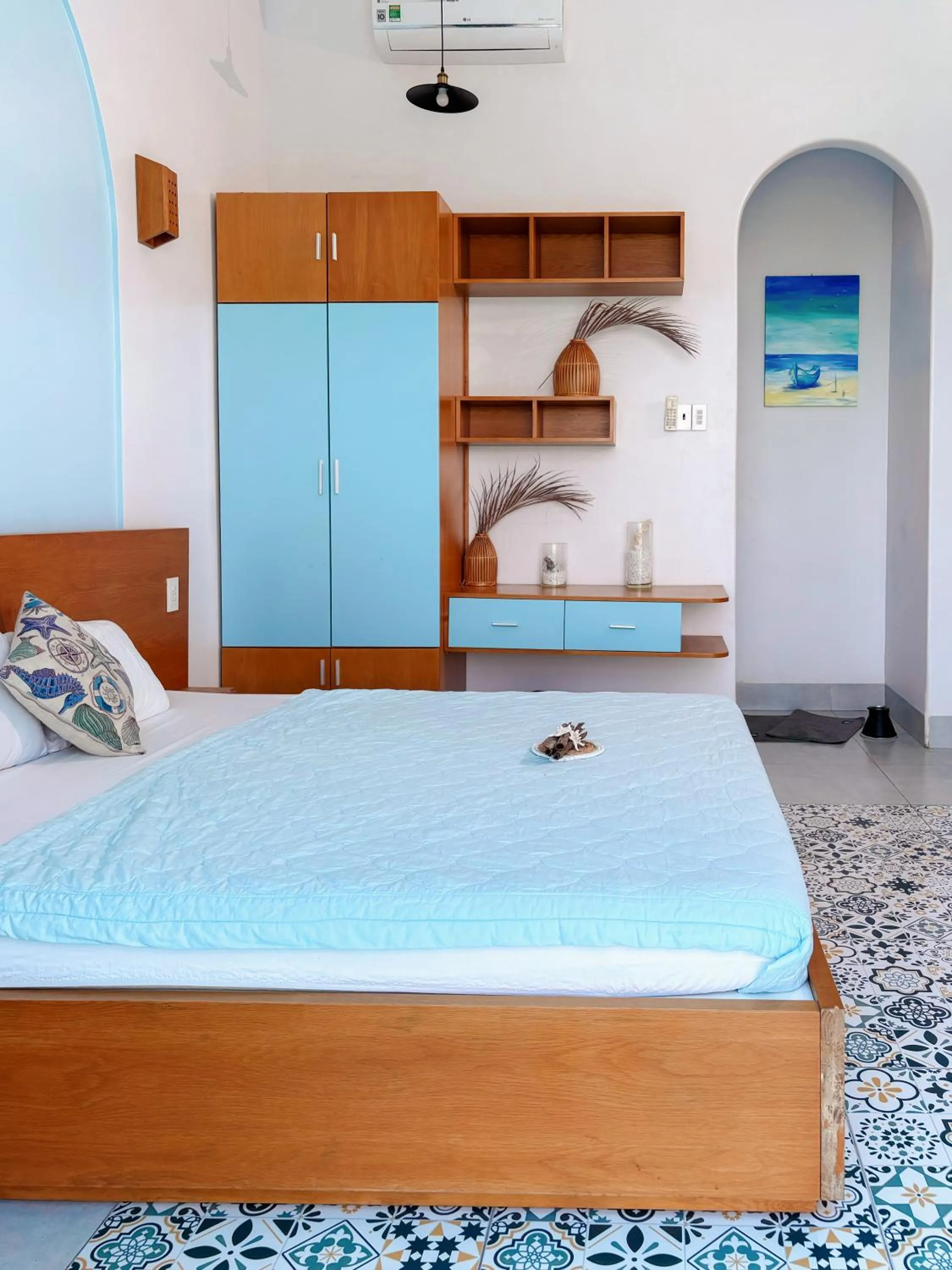 Bed in Santorini Villa Cam Ranh