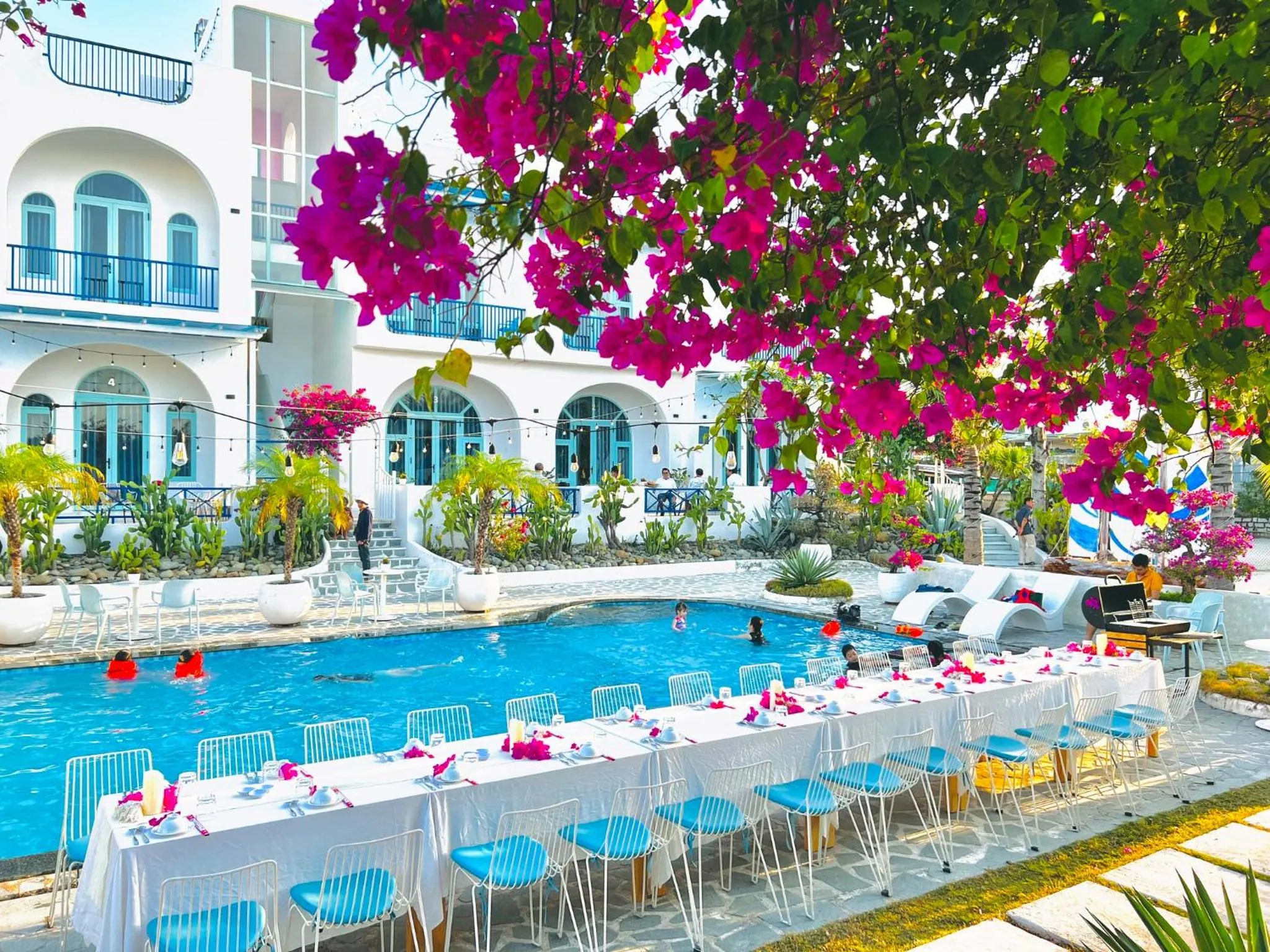 BBQ facilities in Santorini Villa Cam Ranh