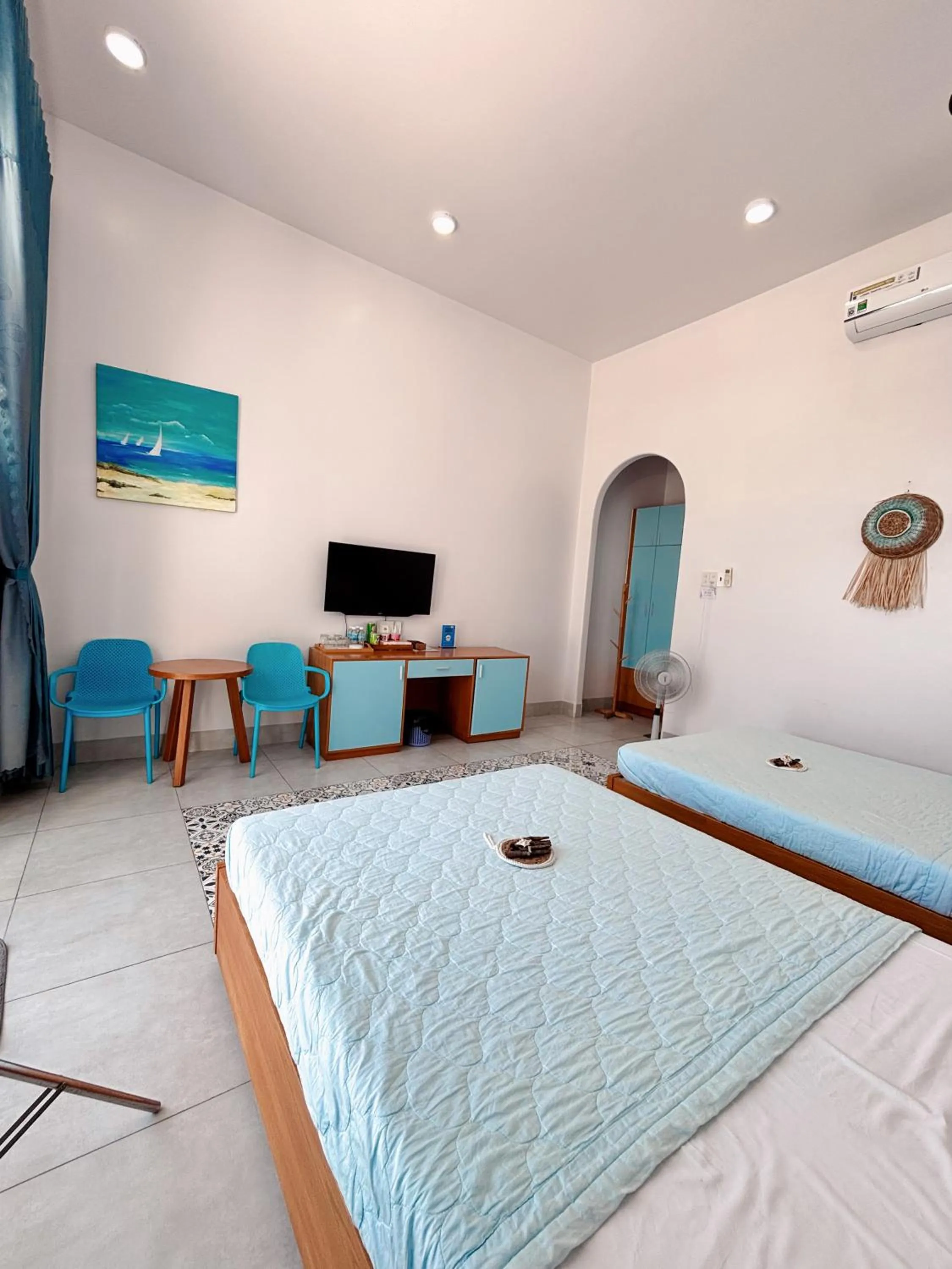Bed in Santorini Villa Cam Ranh