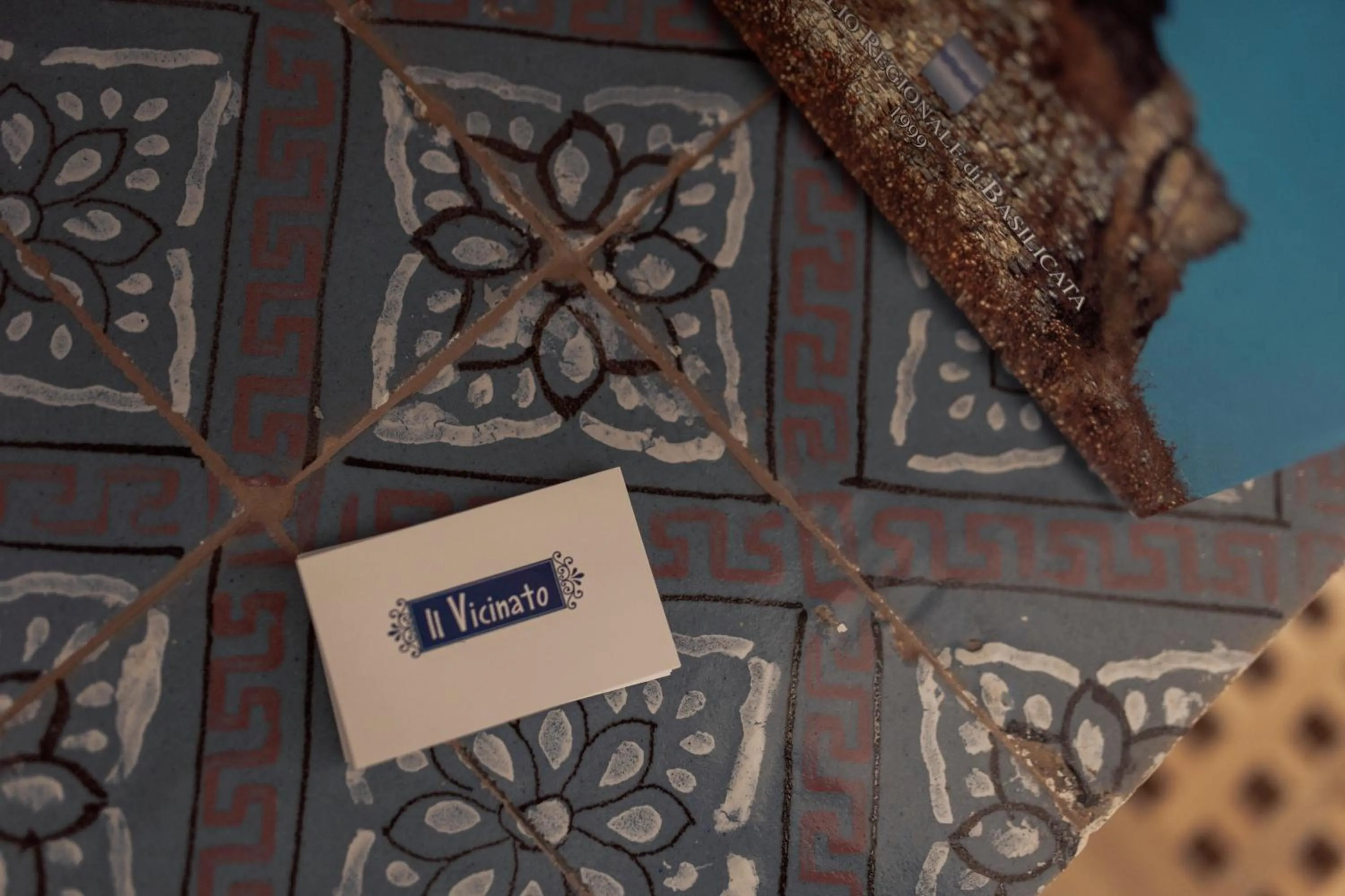 Logo/Certificate/Sign in Il Vicinato, casa vacanza immersa nel cuore dei Sassi