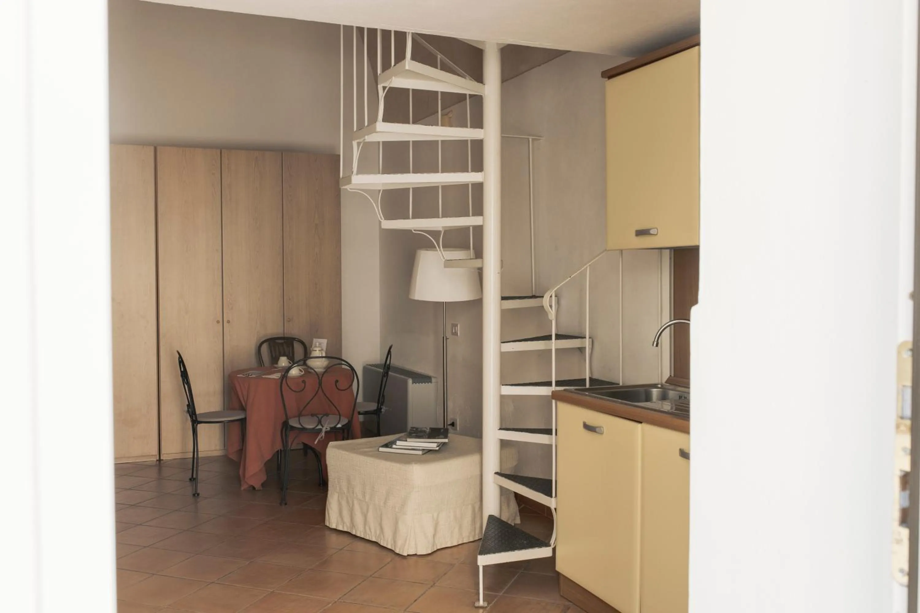 Kitchen or kitchenette in Il Vicinato, casa vacanza immersa nel cuore dei Sassi