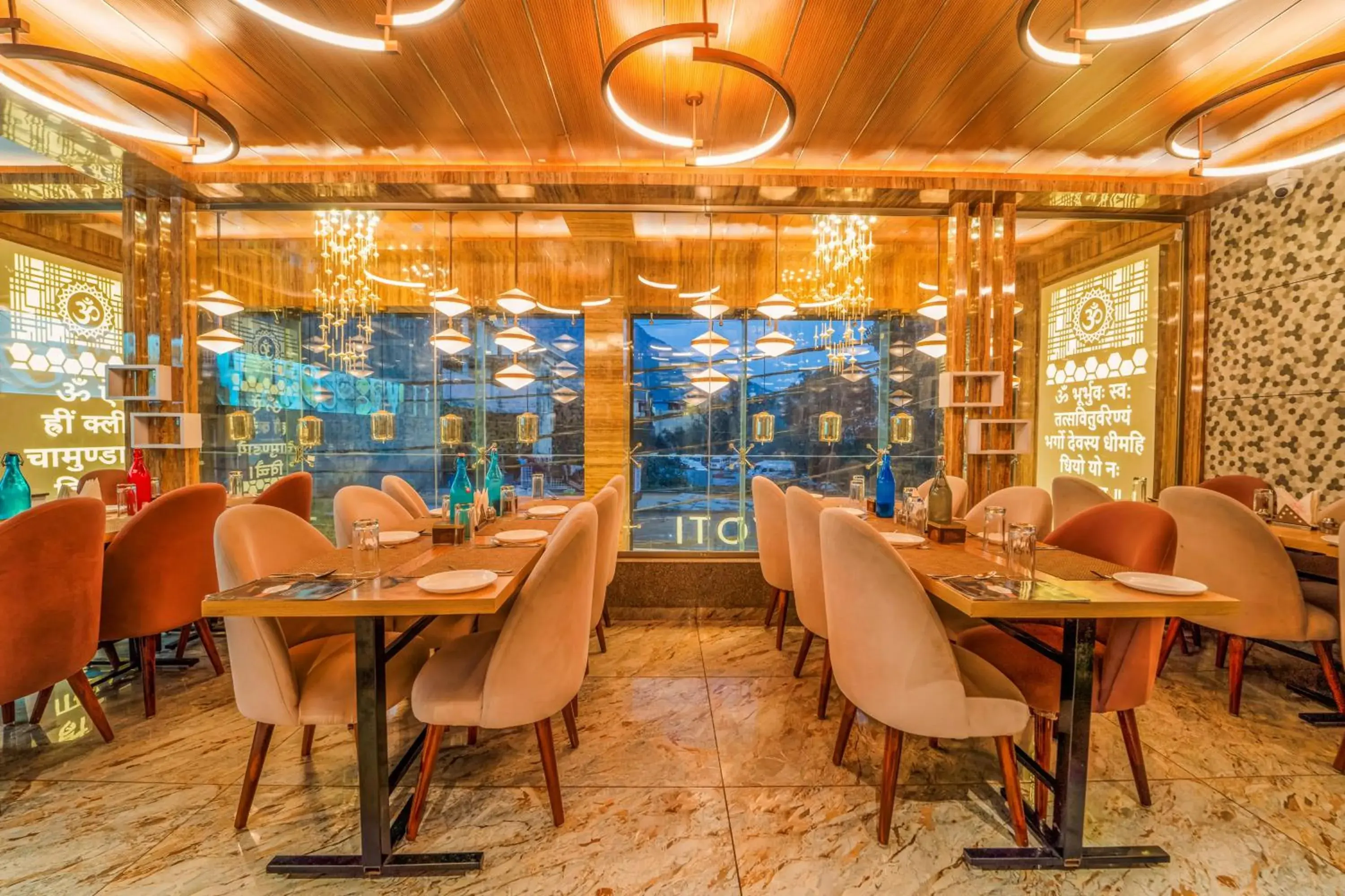 Restaurant/places to eat in Hotel The Grand Dewan Restaurant/places to eat in Hotel The Grand Dewan