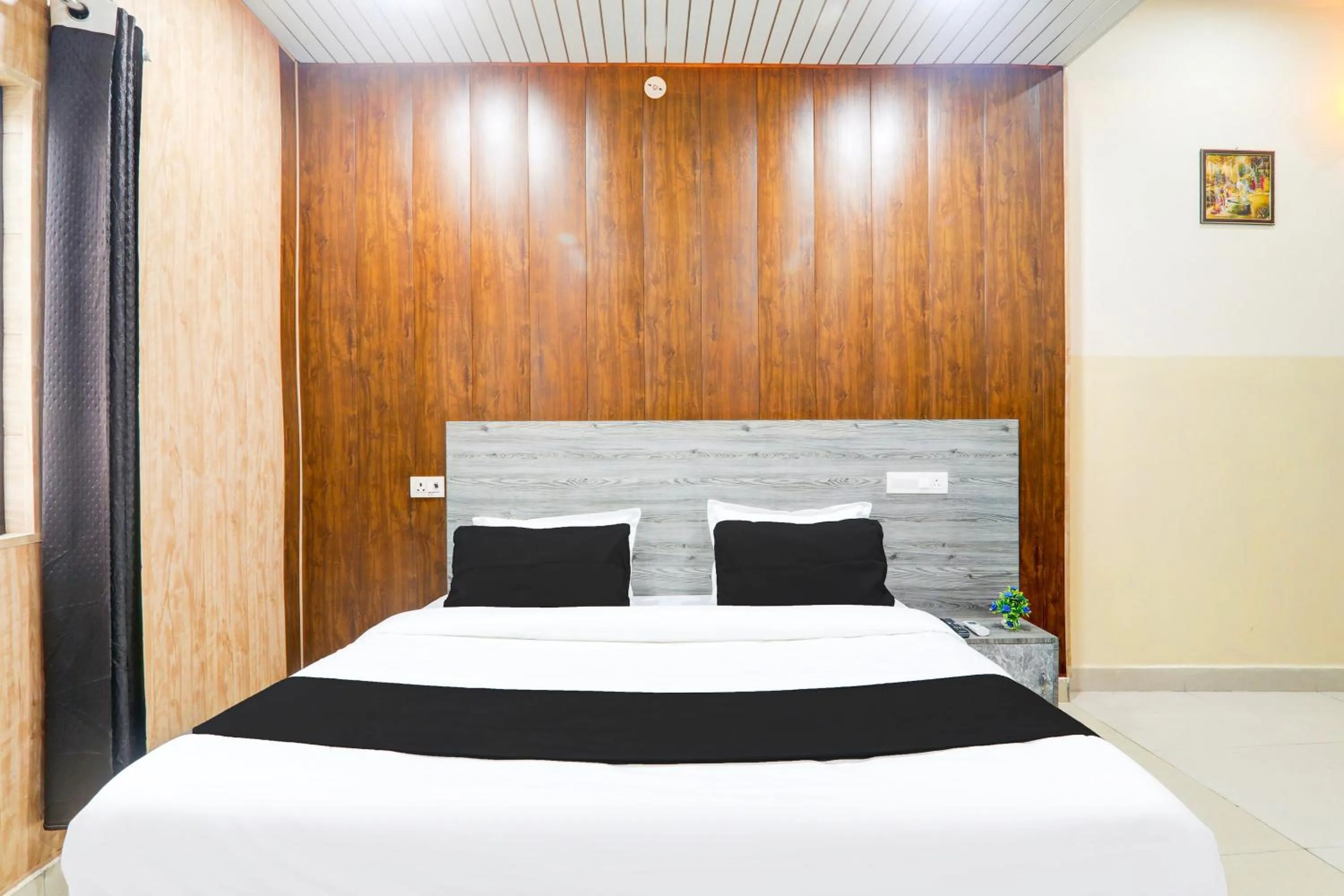 Bedroom, Bed in Super Hotel O SSK Hotel