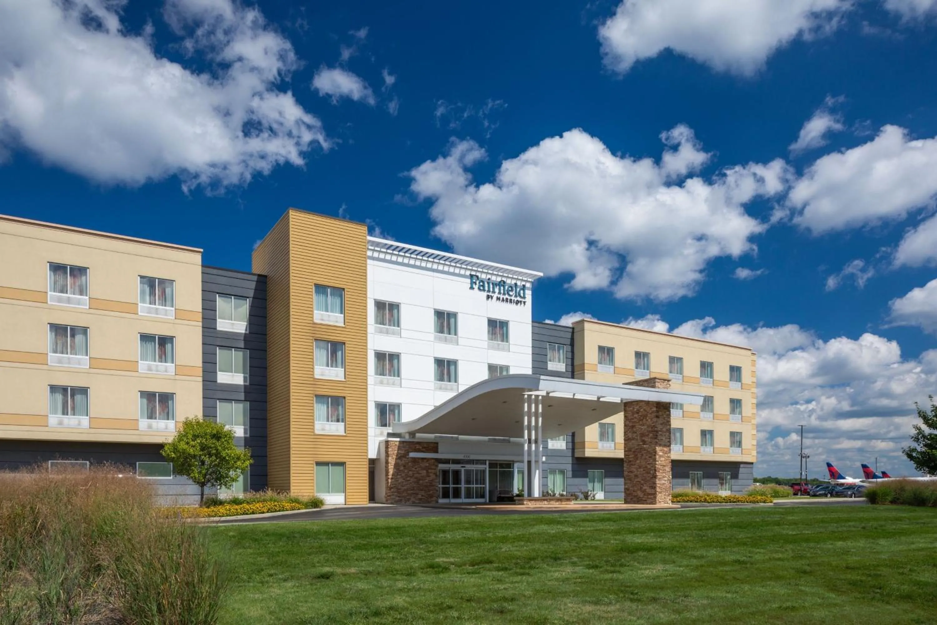 Property building in Fairfield Inn & Suites by Marriott Columbus Airport