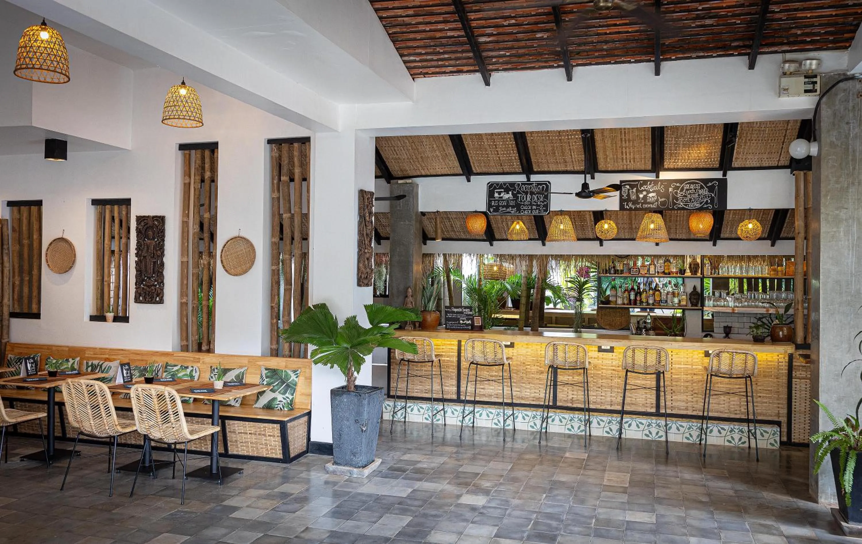 Restaurant/places to eat in Babel Boutique