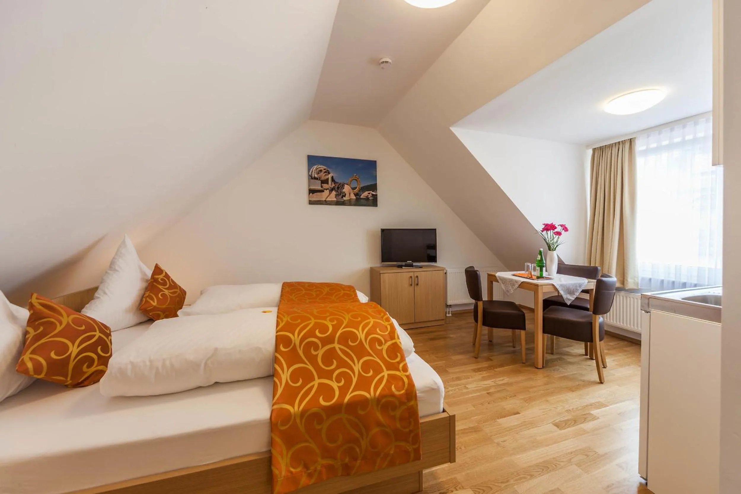 Photo of the whole room, Bed in Seehotel BelRiva