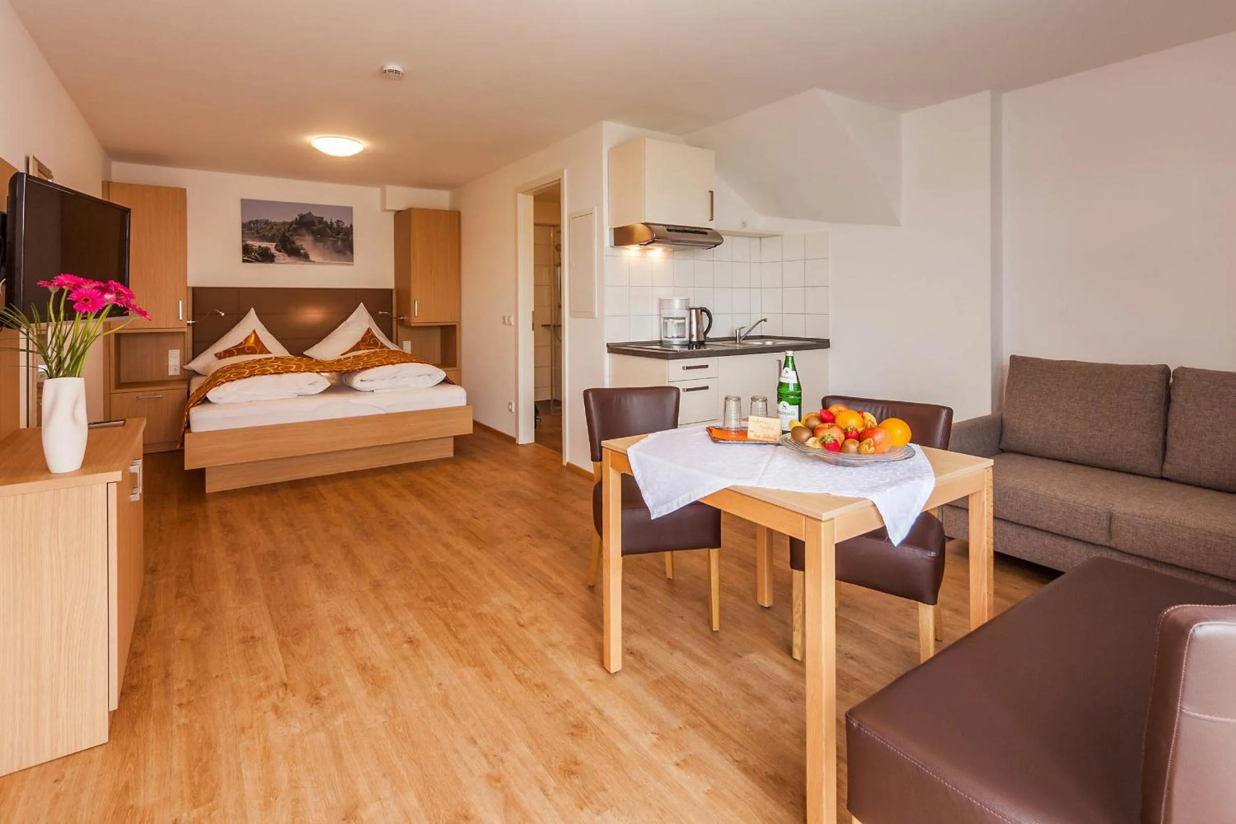 Photo of the whole room, Bed in Seehotel BelRiva