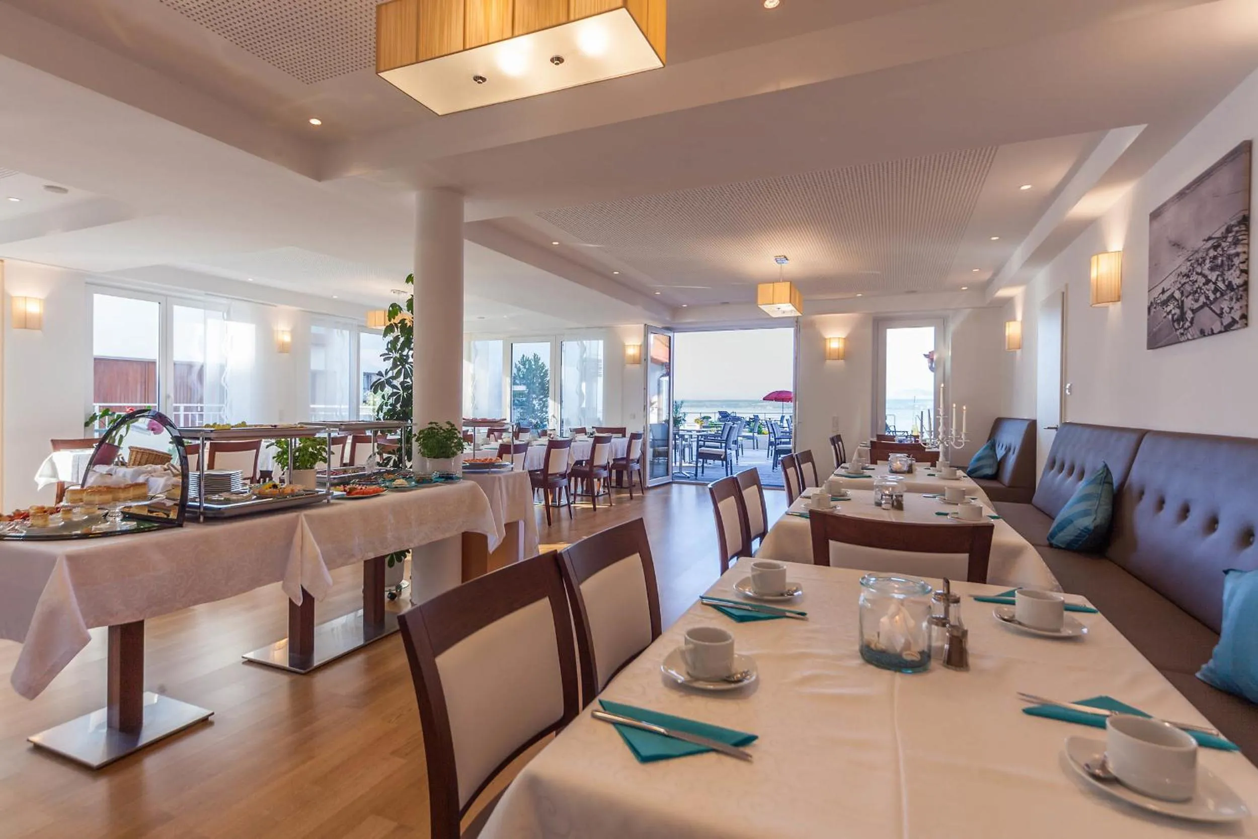 Lounge or bar in Seehotel BelRiva