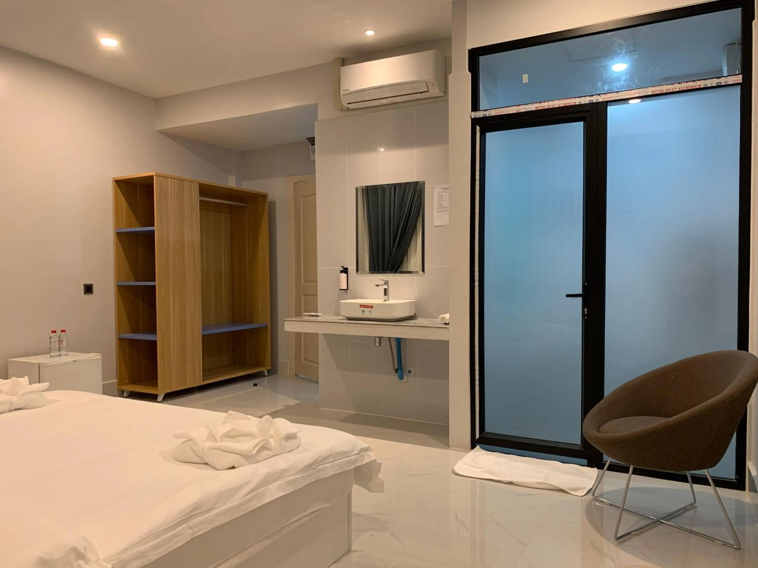 Photo of the whole room, Bed in Nico’s Hotel and SkyBar