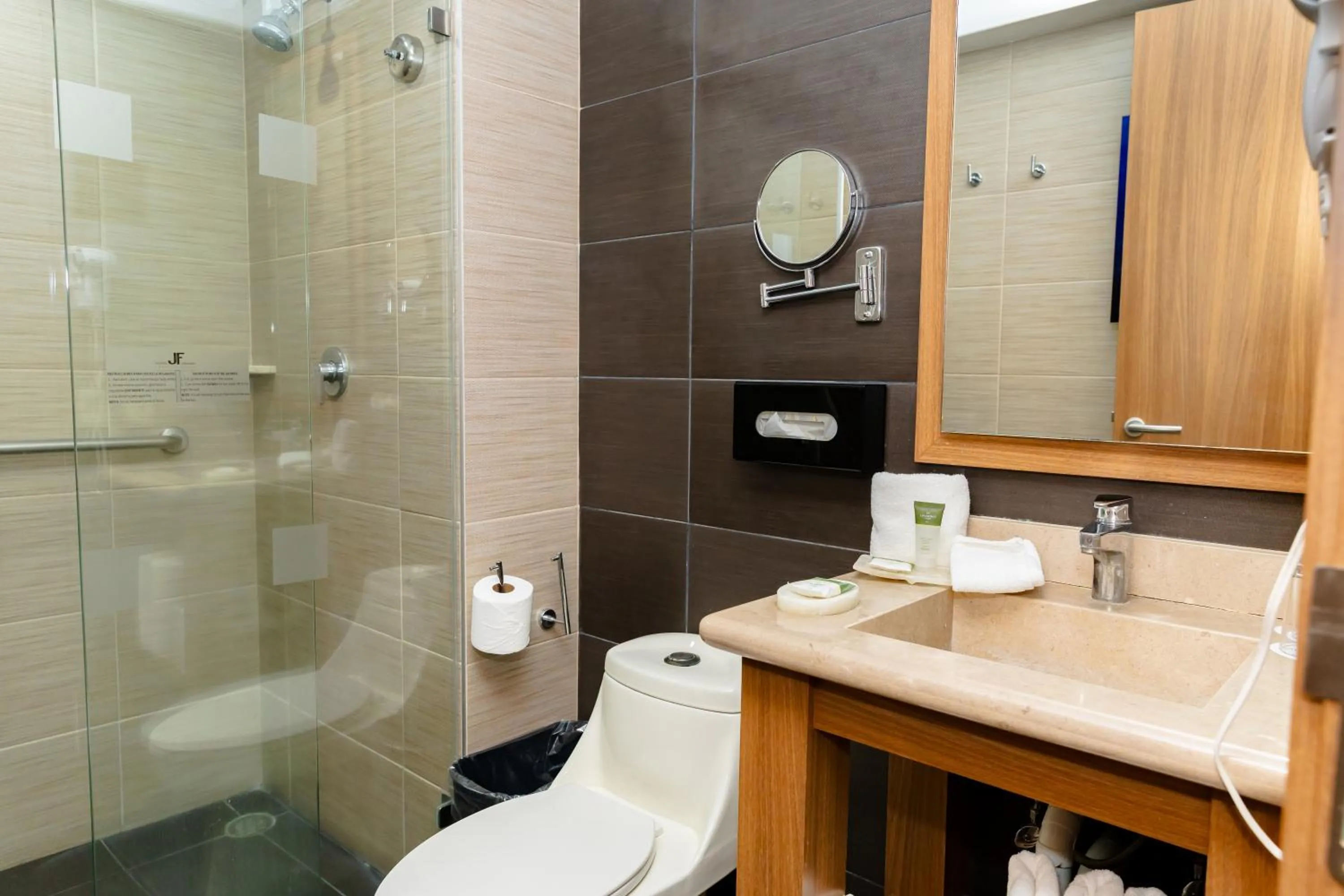 Bathroom in JF Grand Puebla