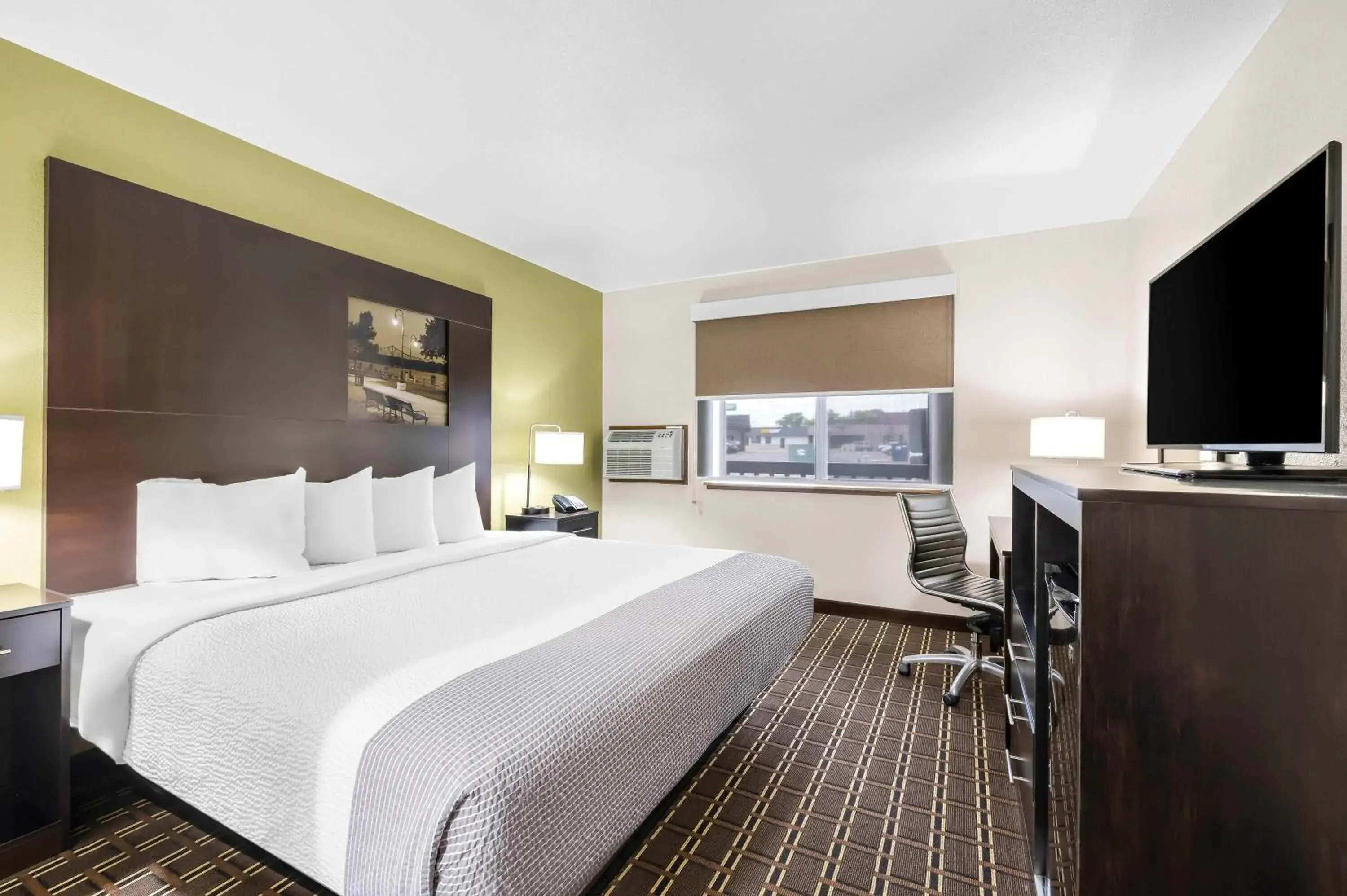 King Room - Non-Smoking in Super 8 by Wyndham La Crosse King Room - Non-Smoking in Super 8 by Wyndham La Crosse