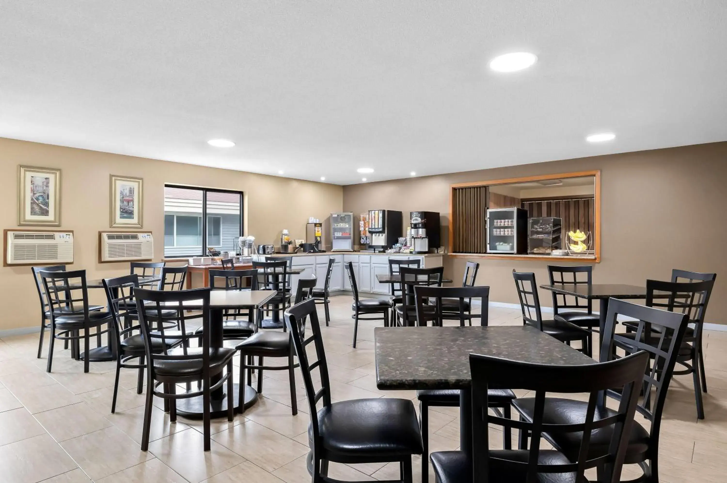 Restaurant/places to eat in Super 8 by Wyndham La Crosse Restaurant/places to eat in Super 8 by Wyndham La Crosse