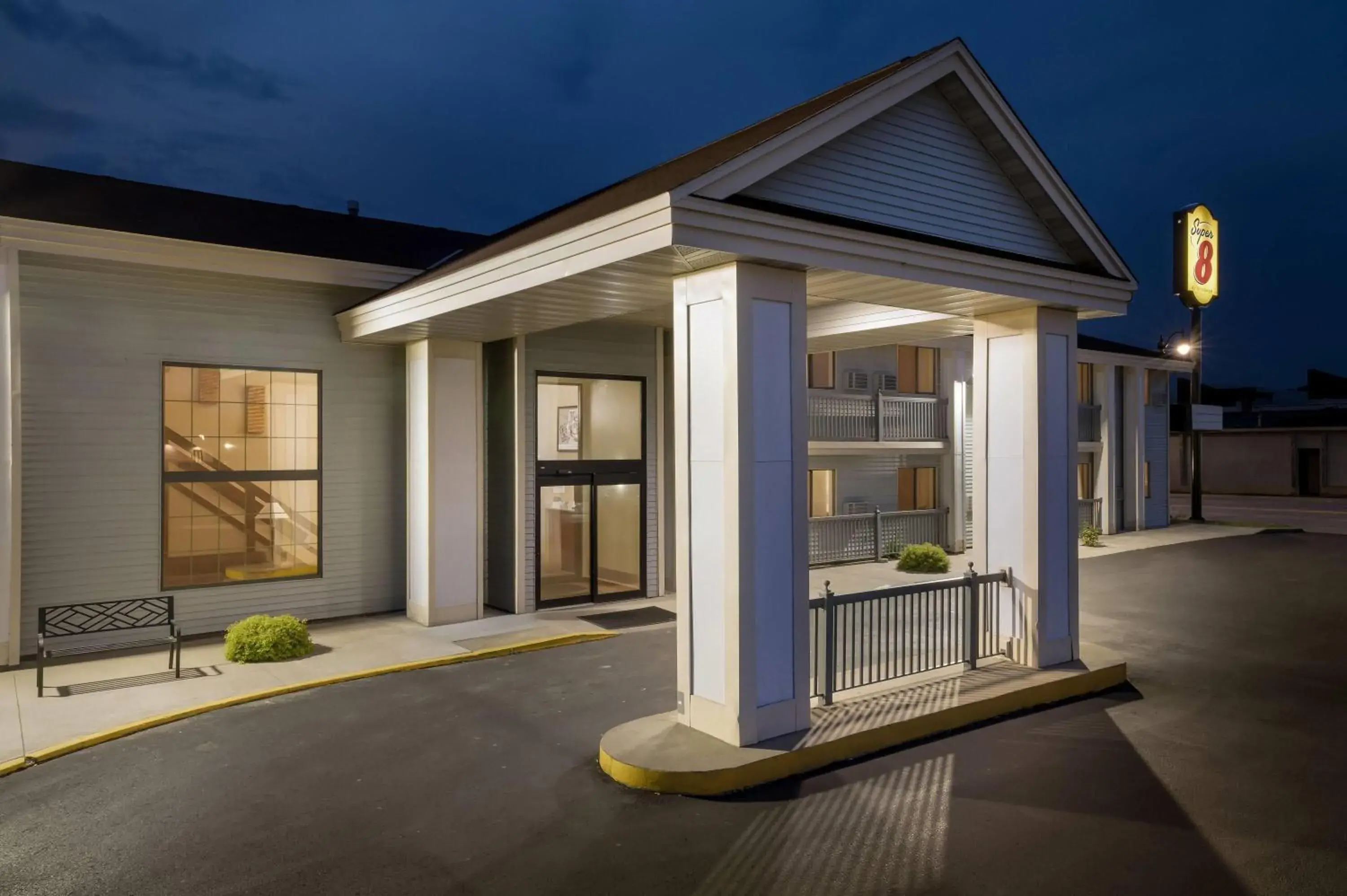 Property building in Super 8 by Wyndham La Crosse Property building in Super 8 by Wyndham La Crosse