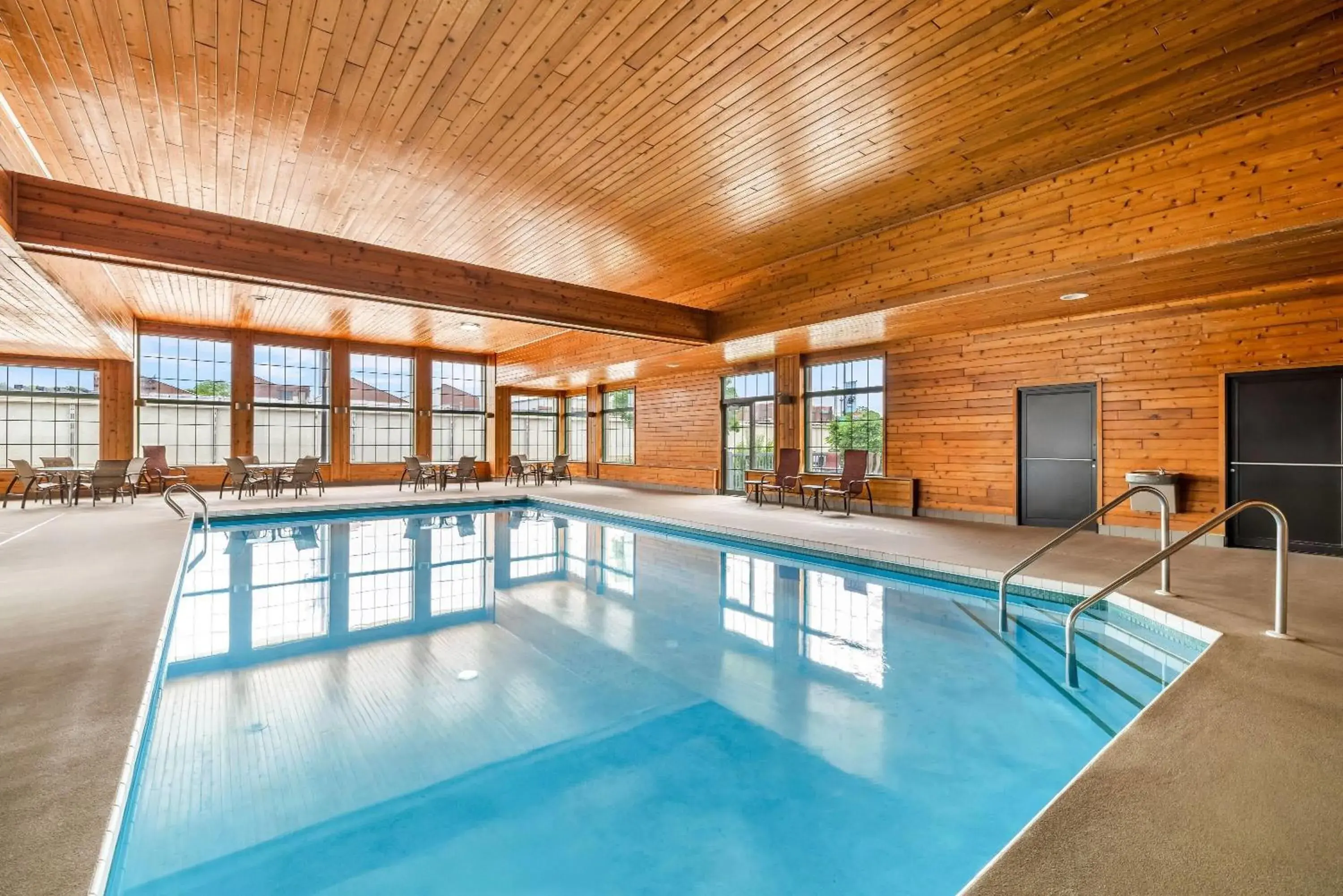 Swimming pool in Super 8 by Wyndham La Crosse Swimming pool in Super 8 by Wyndham La Crosse