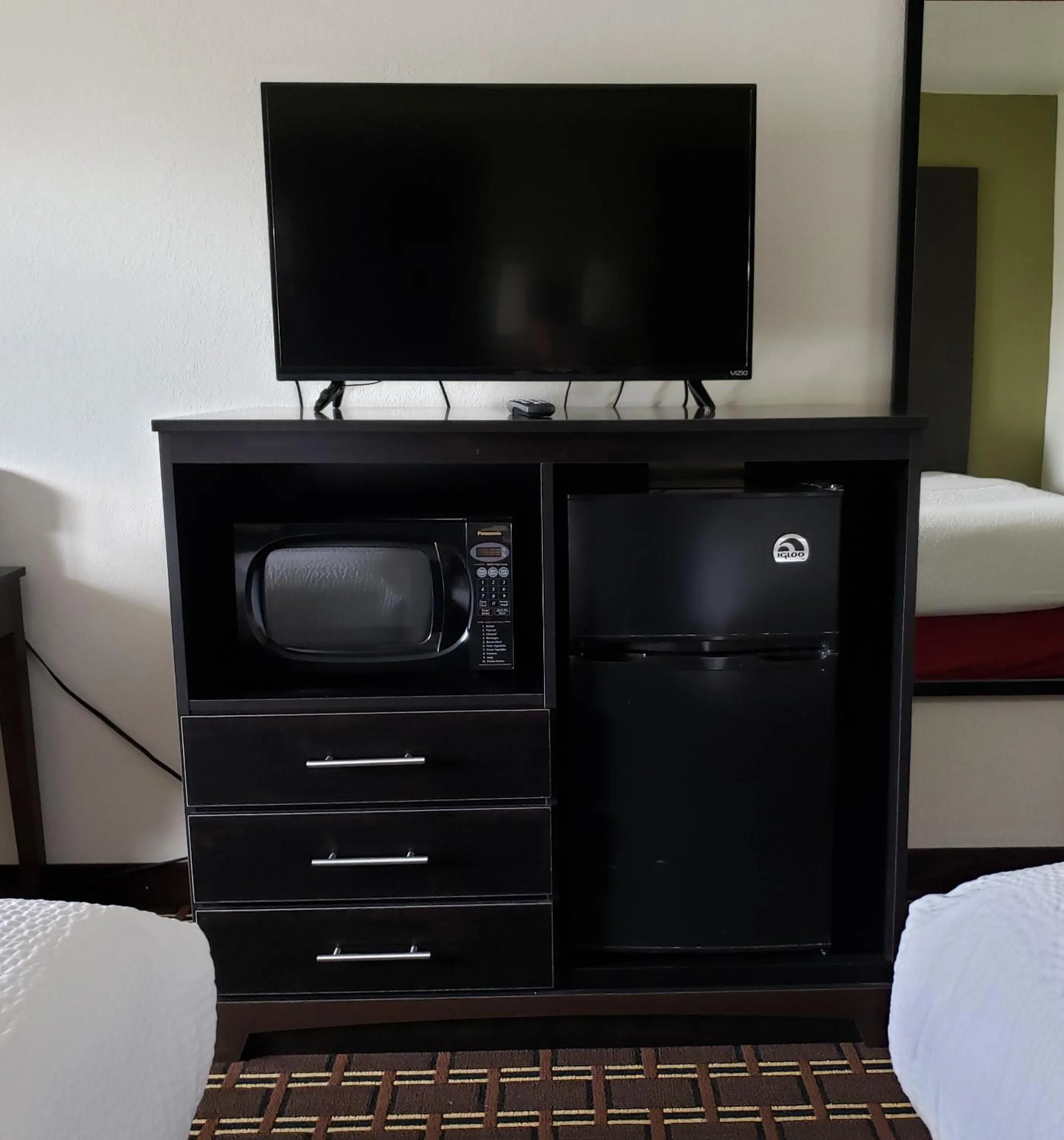 TV and multimedia, Bed in Super 8 by Wyndham La Crosse