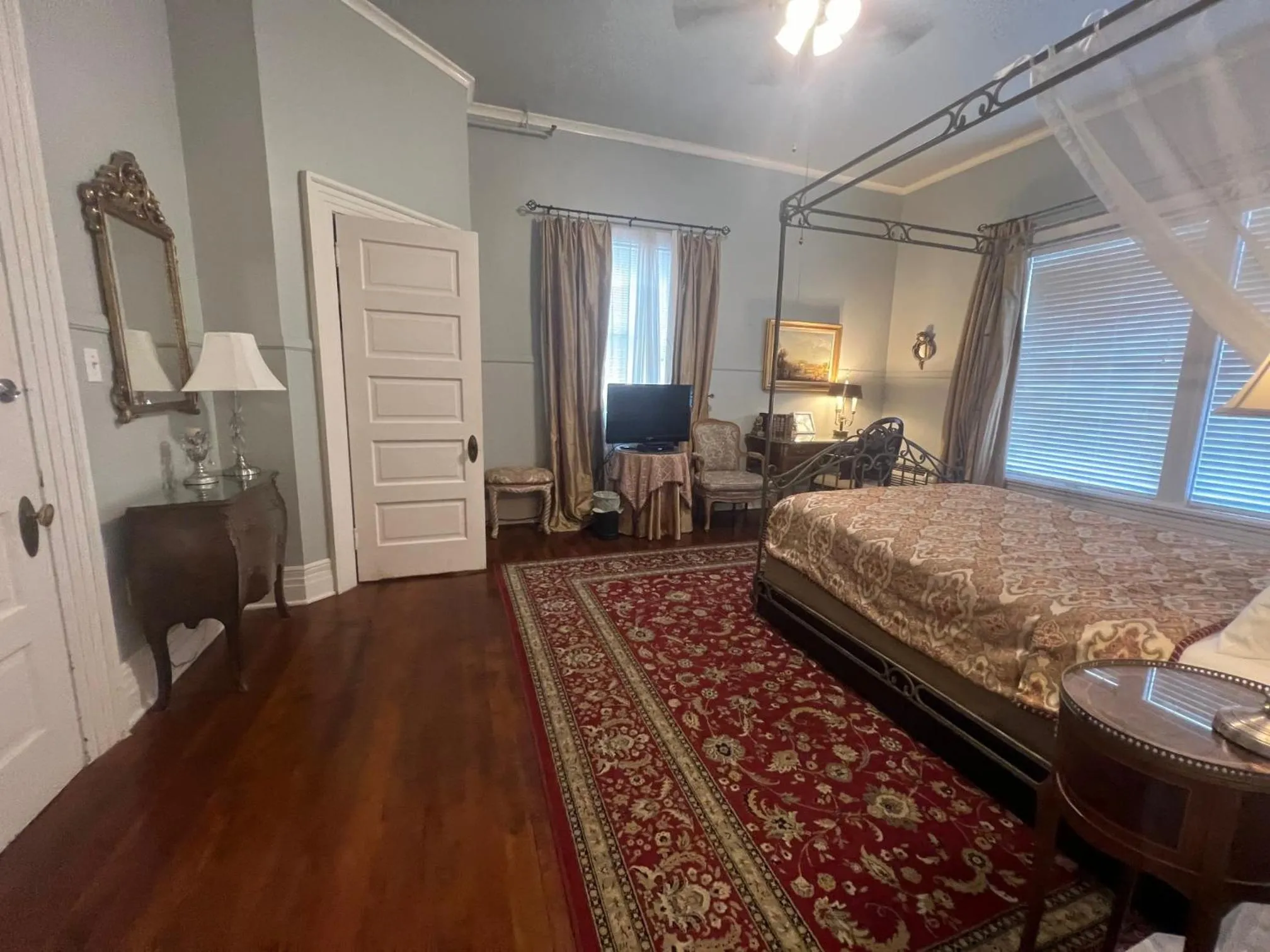 Bedroom, Bed in Historic Michabelle Inn