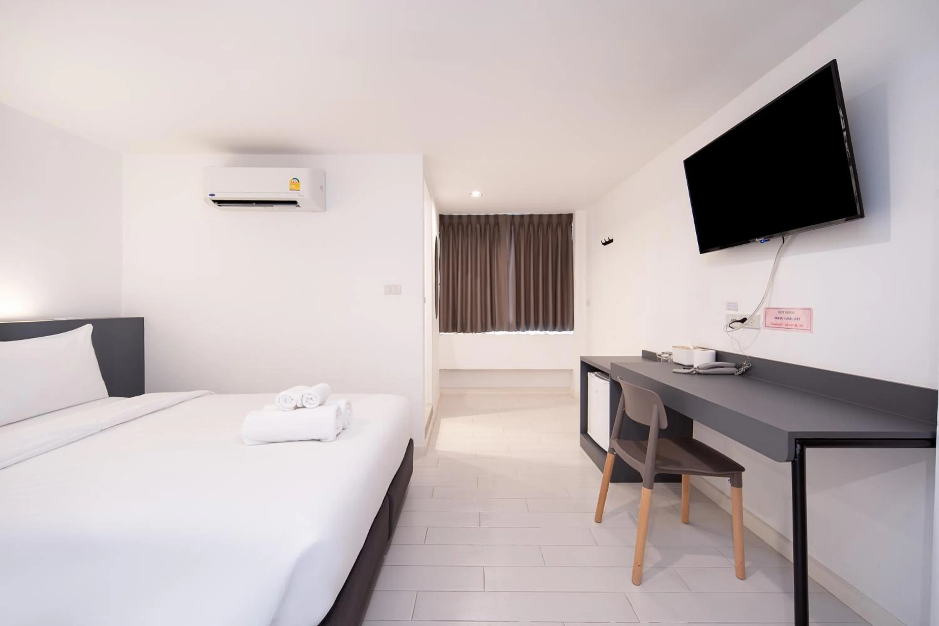 Bedroom, Bed in The Urban Oasis