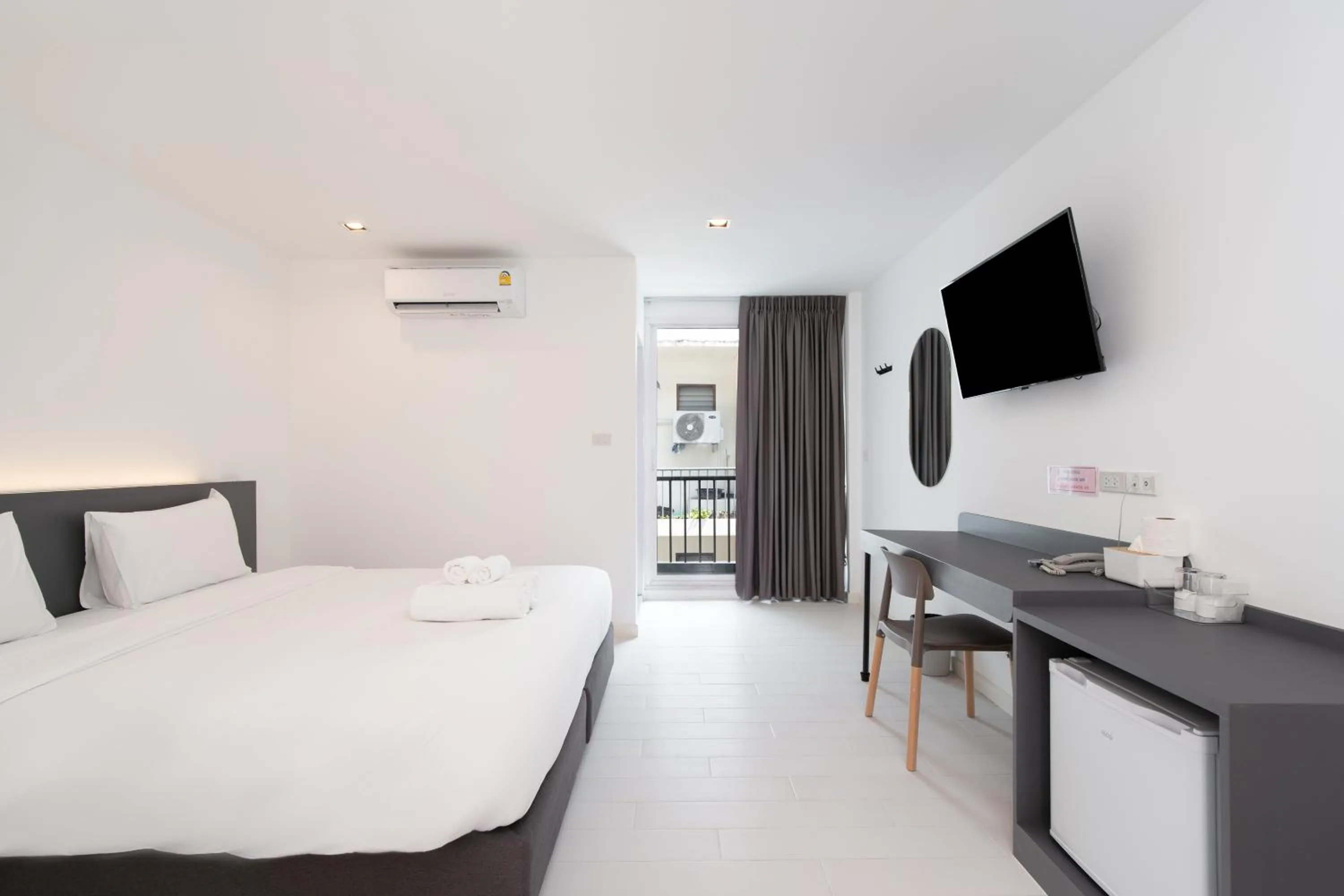 Bathroom, Bed in The Urban Oasis