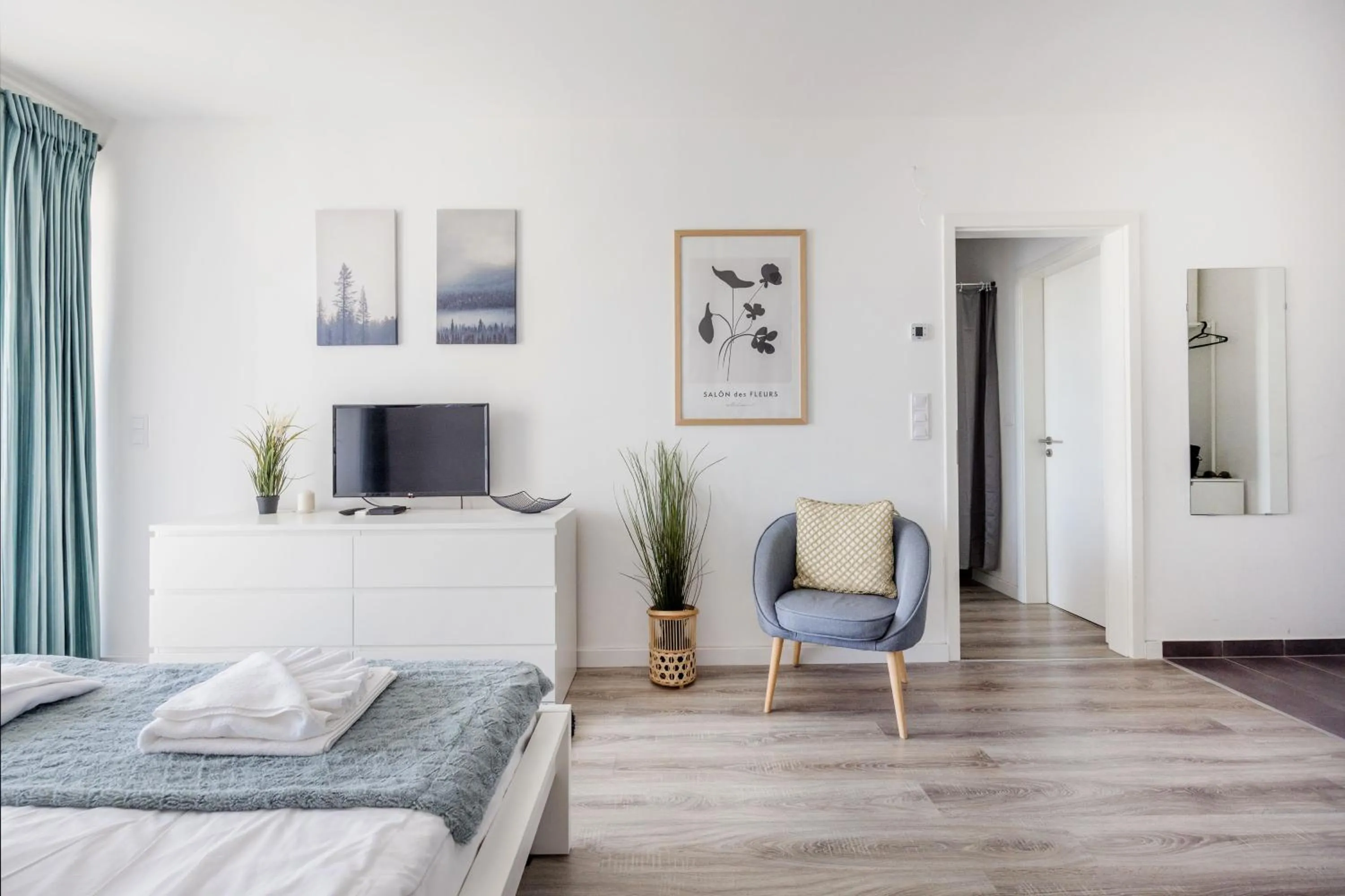 Modern Riverfront Apartment with Free Parking