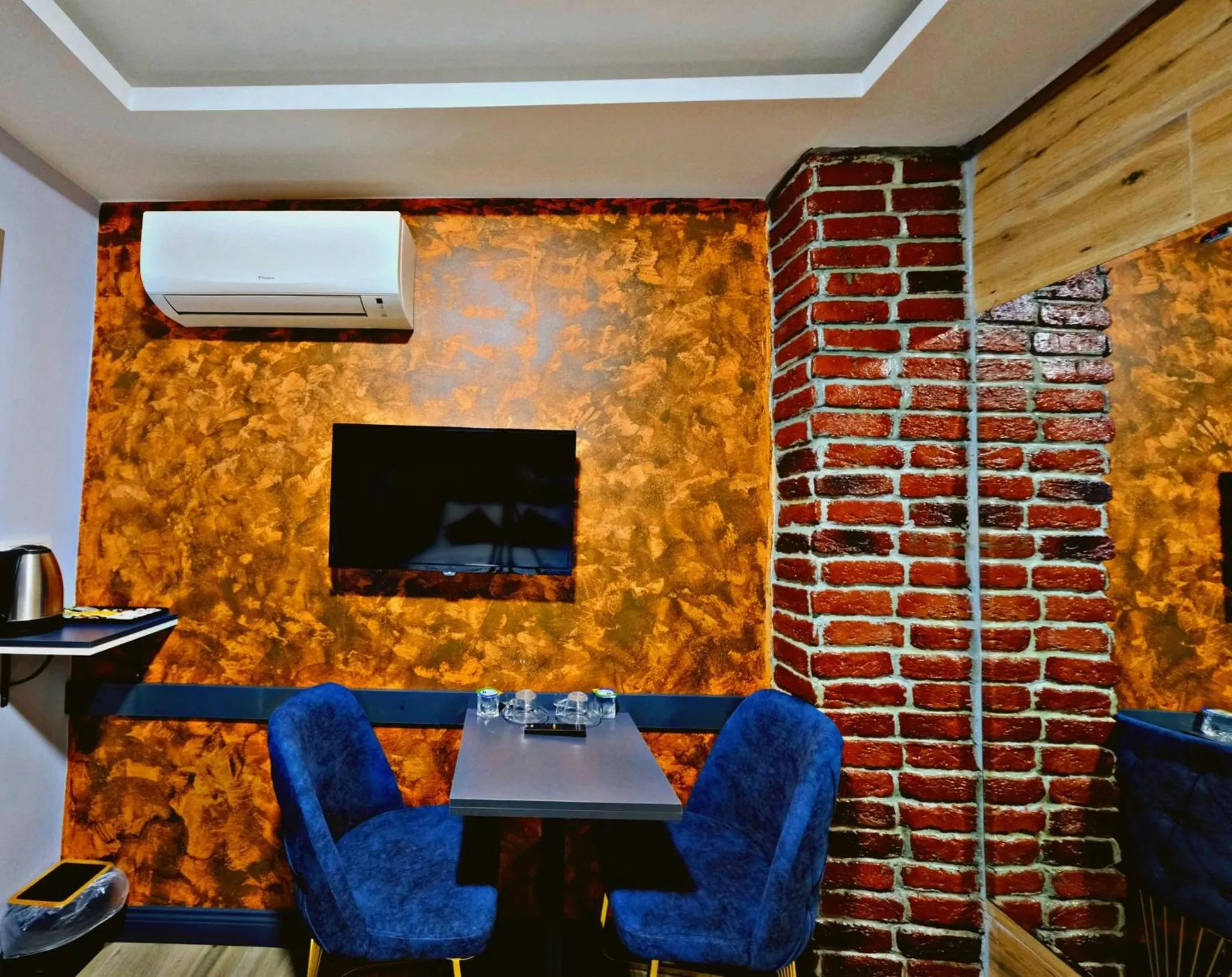 TV and multimedia in Yellow Mansion