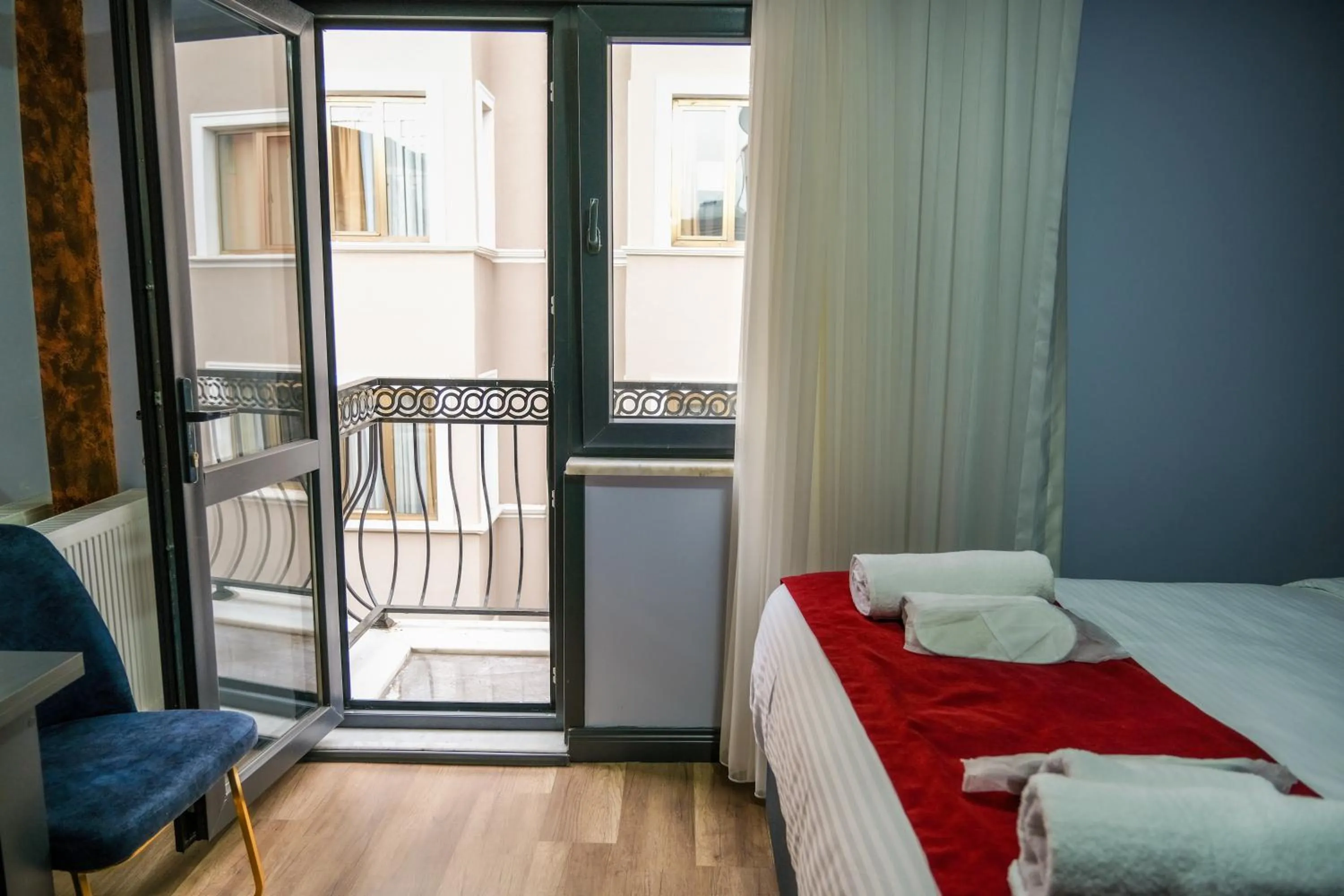 View (from property/room), Bed in Yellow Mansion