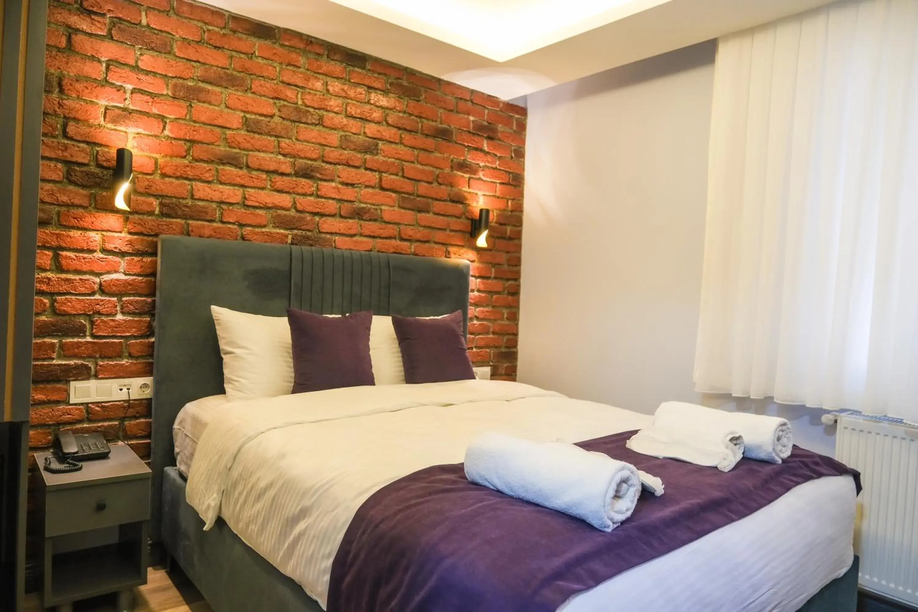 Budget Double Room - Basement Floor in Yellow Mansion Budget Double Room - Basement Floor in Yellow Mansion