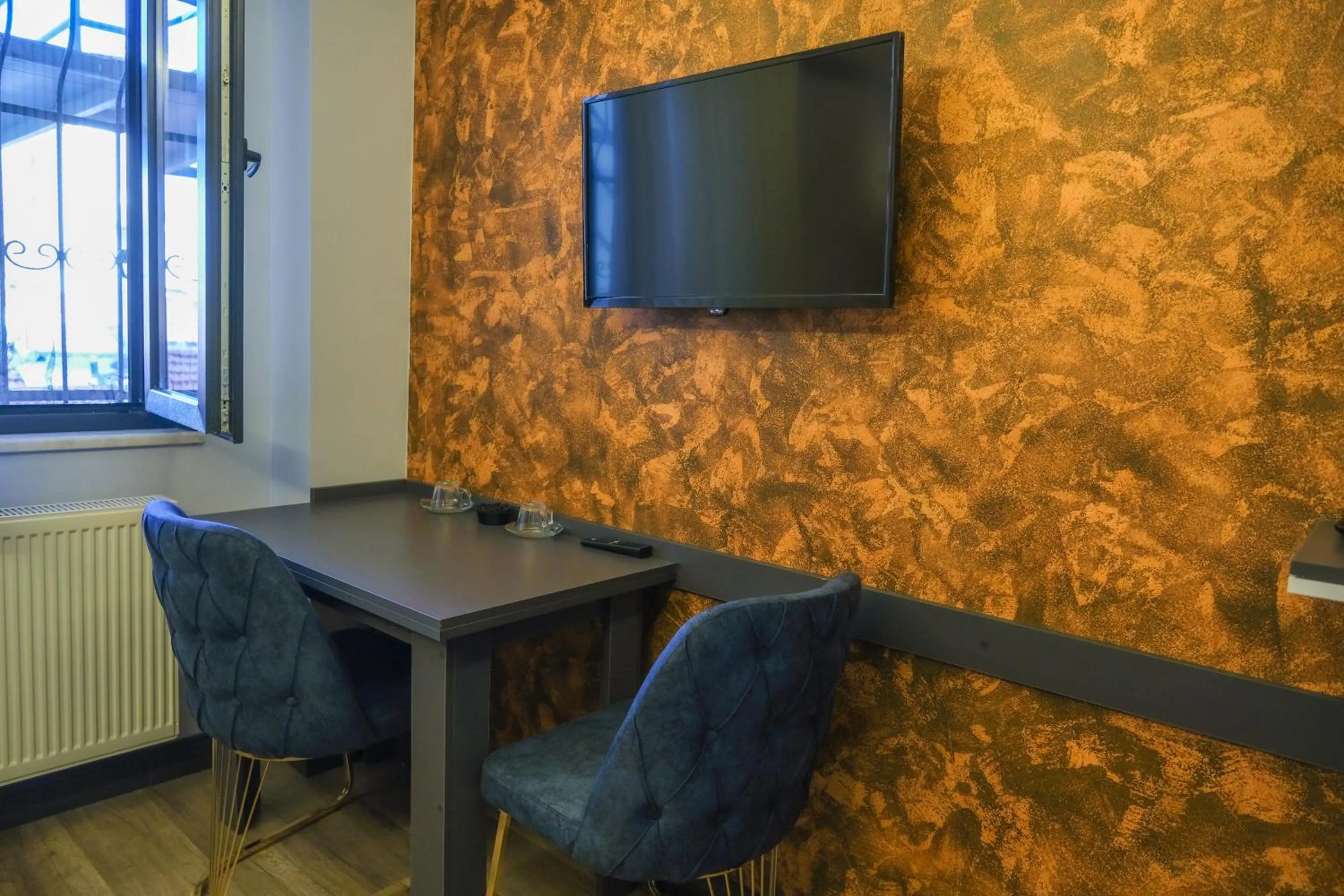 TV and multimedia in Yellow Mansion