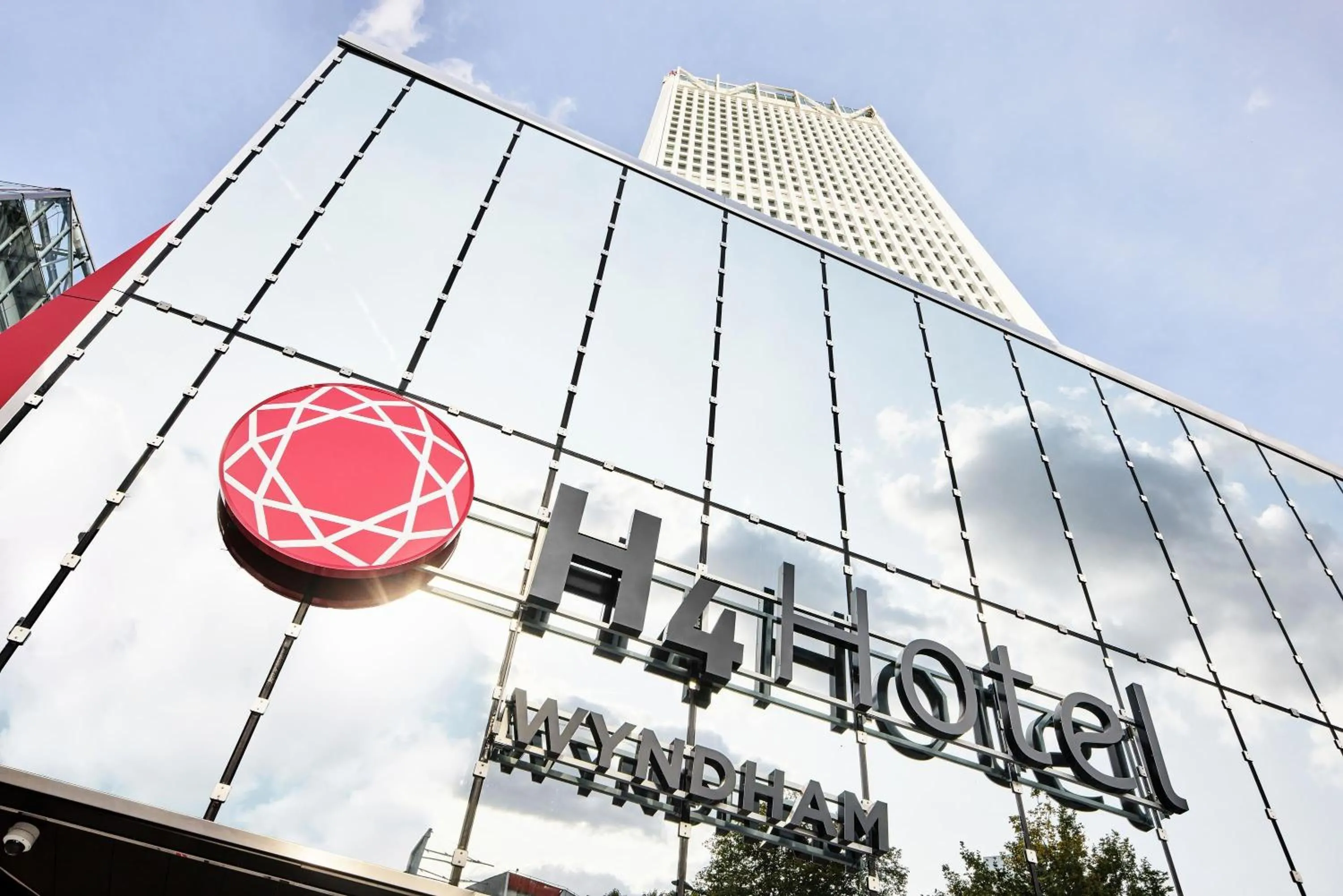 Property building in H4 Wyndham Paris Pleyel