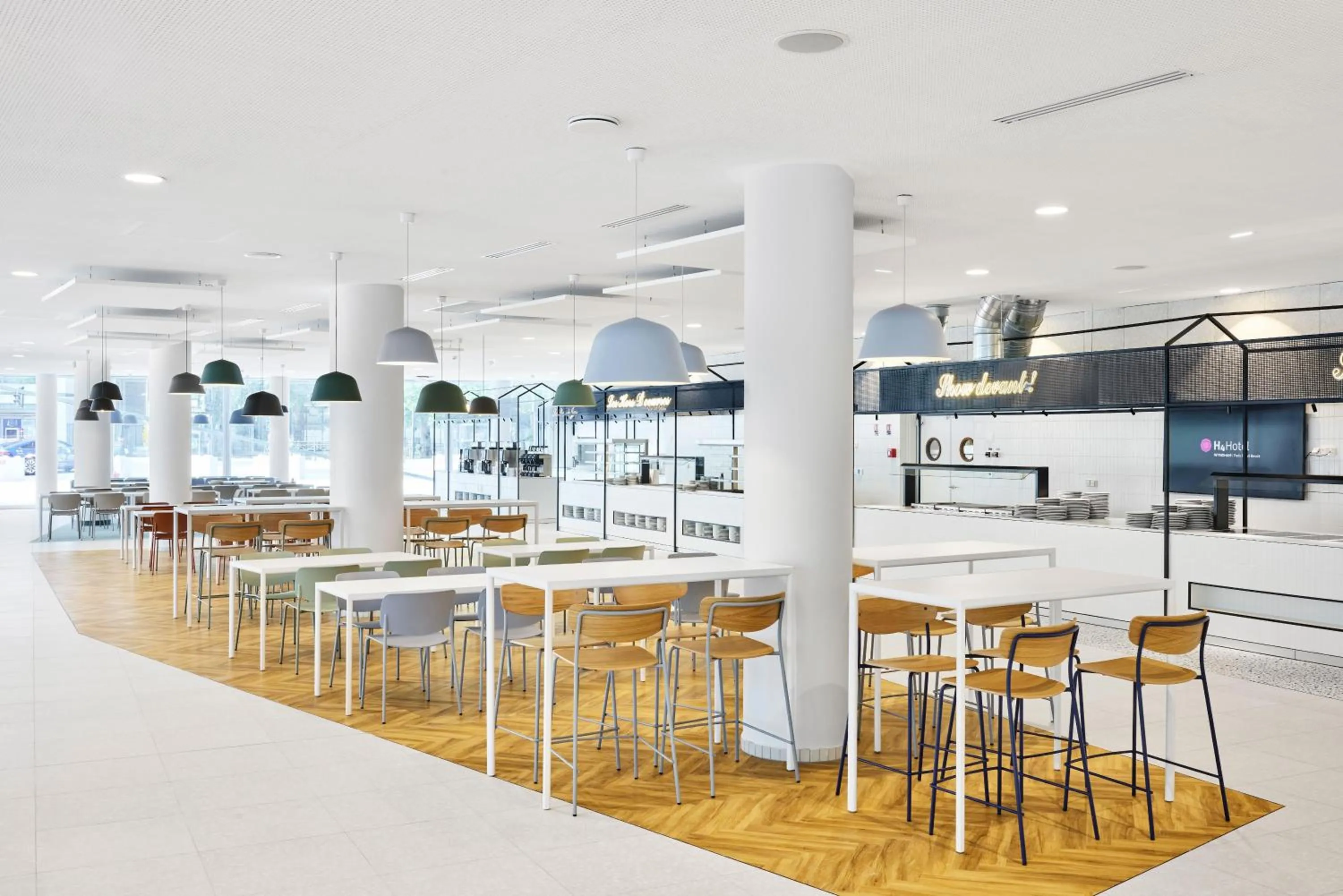 Restaurant/places to eat in H4 Wyndham Paris Pleyel