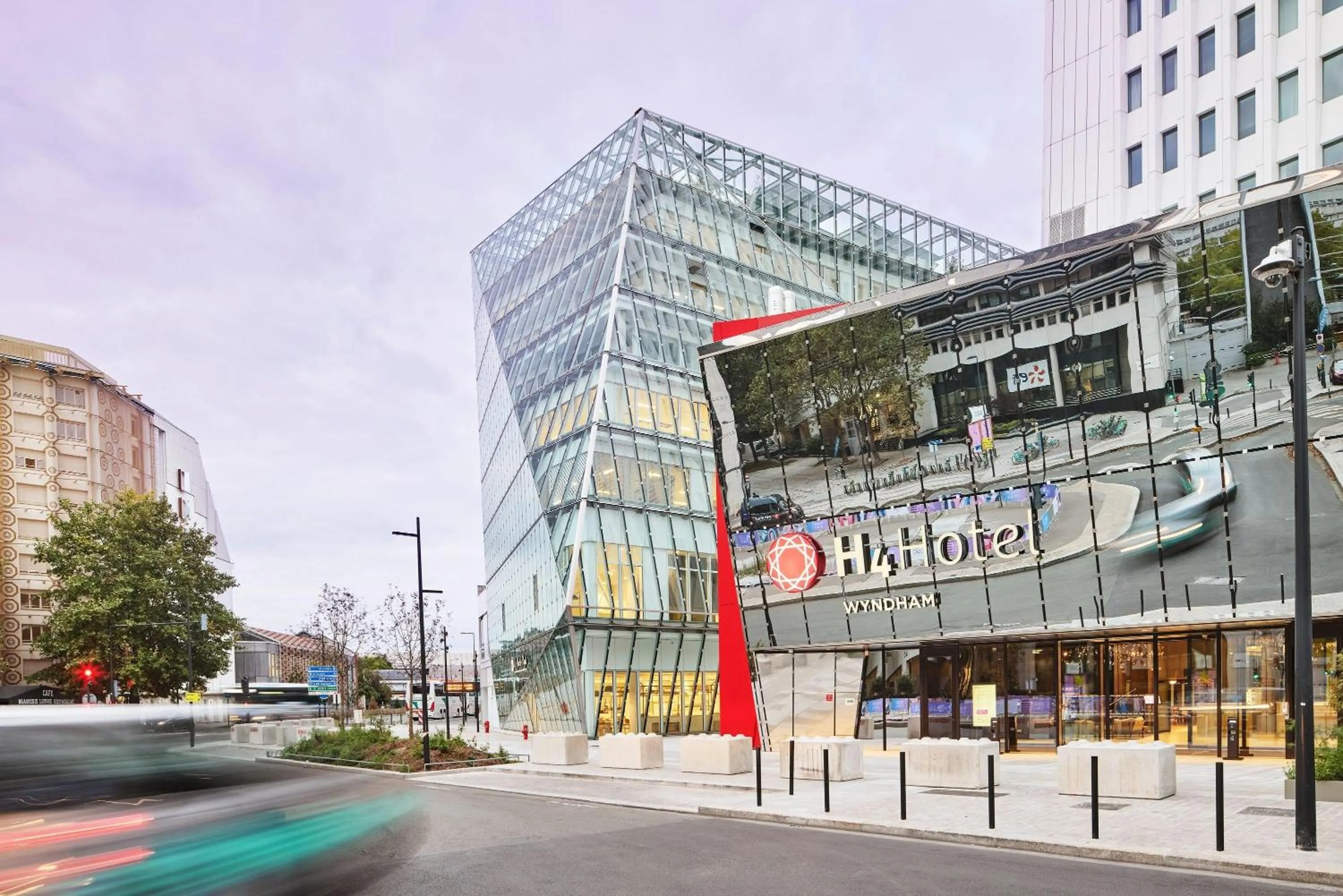Property building in H4 Wyndham Paris Pleyel