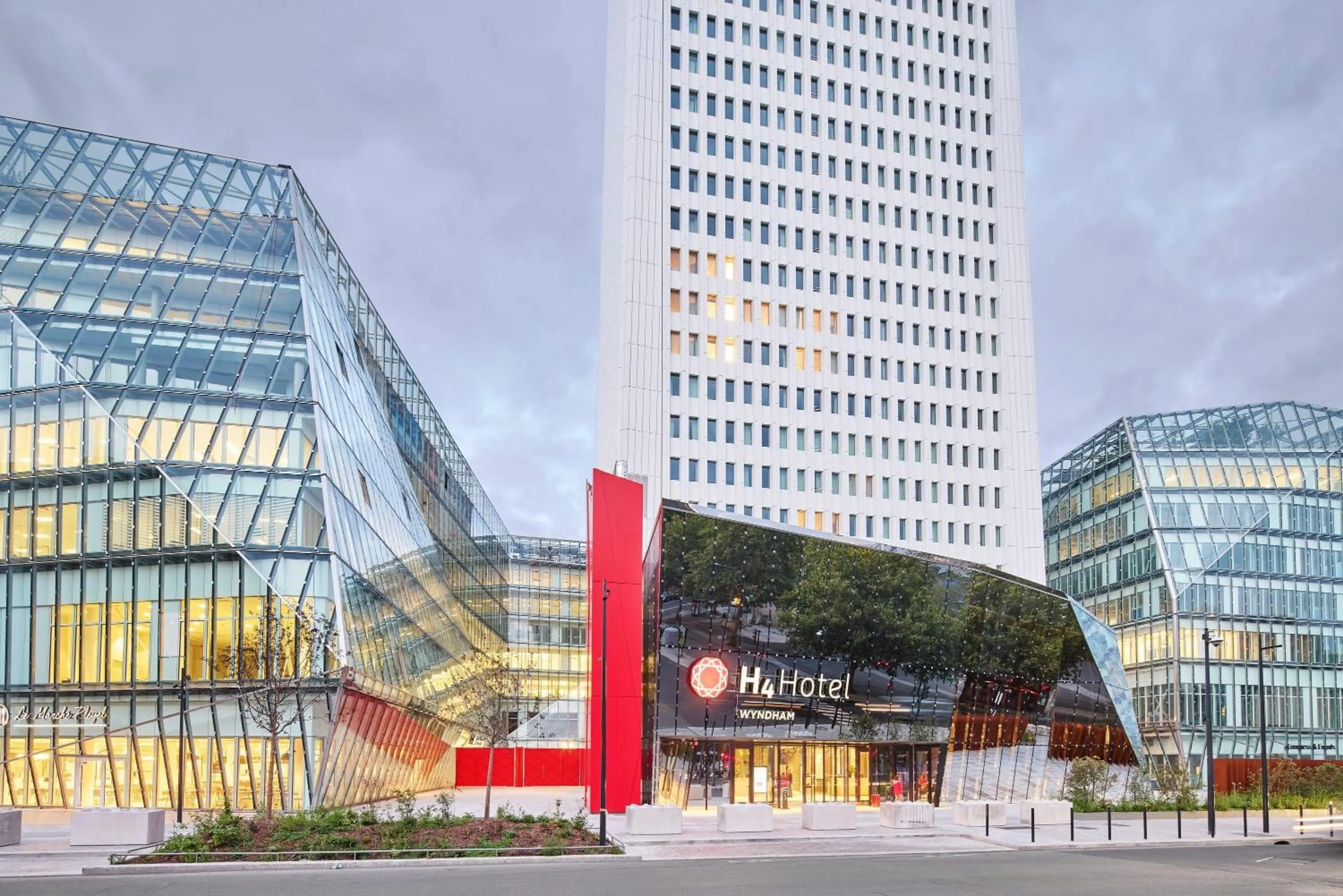 Property building in H4 Wyndham Paris Pleyel