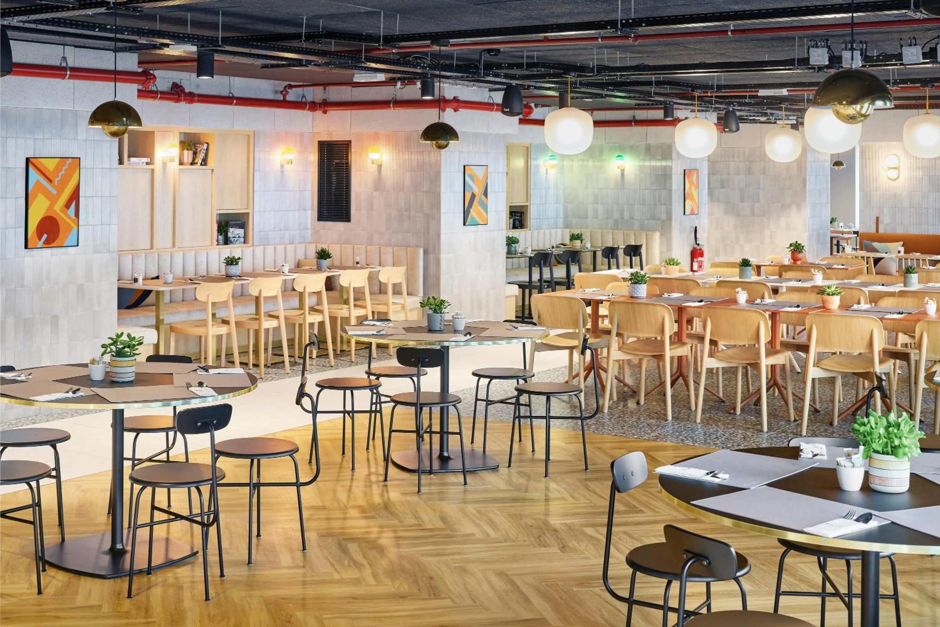 Restaurant/places to eat in H4 Wyndham Paris Pleyel