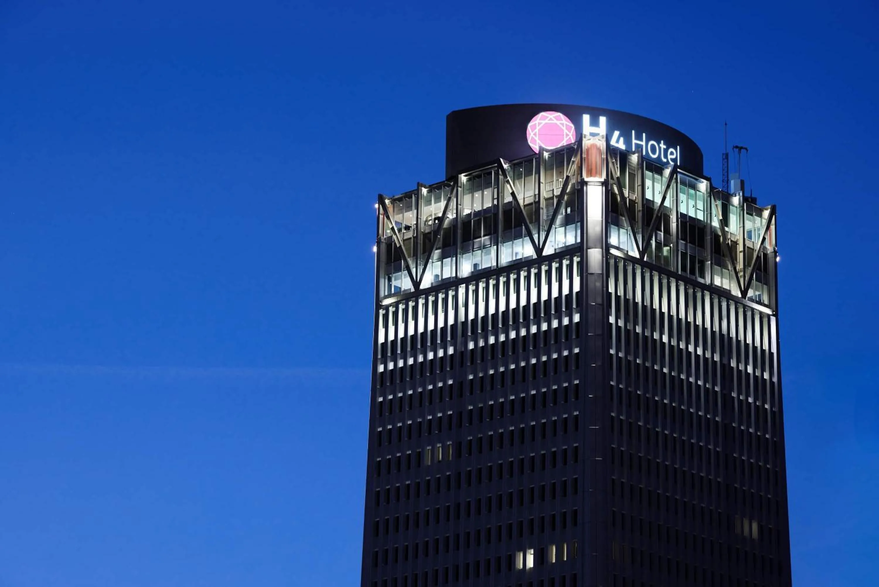 Property building in H4 Wyndham Paris Pleyel