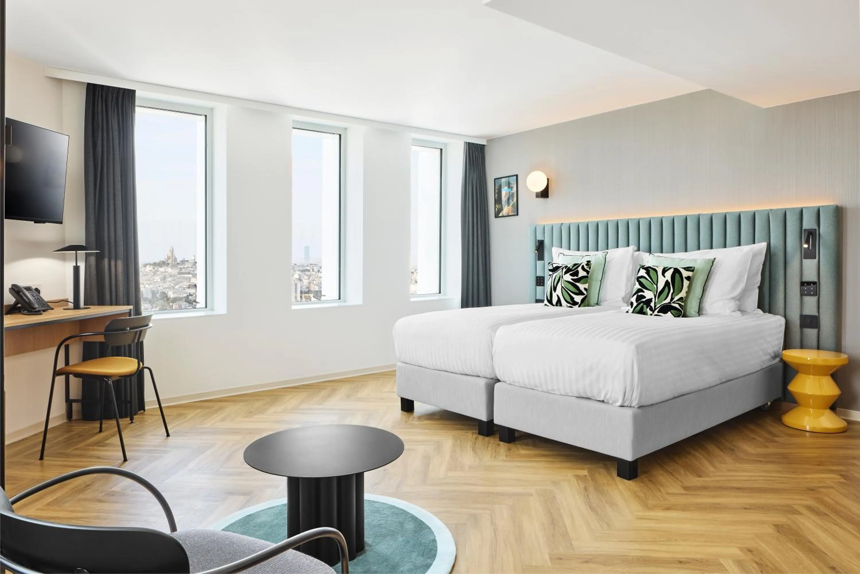 Bedroom, Bed in H4 Wyndham Paris Pleyel