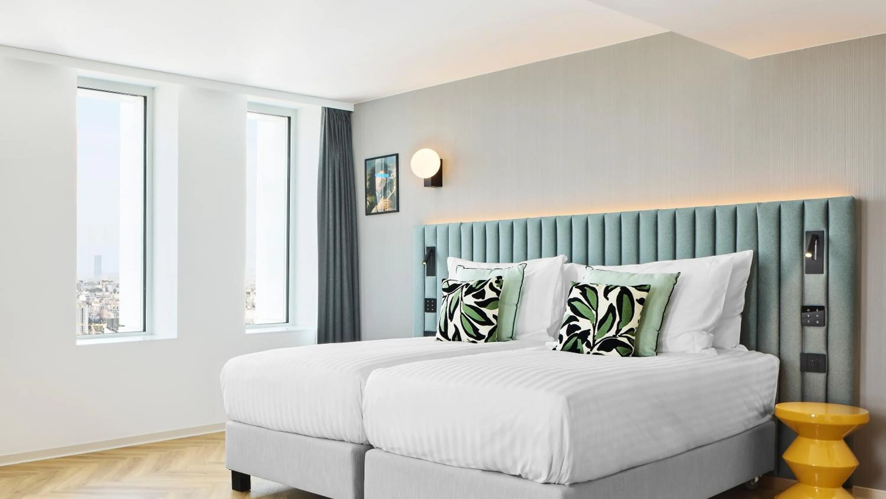 Bedroom, Bed in H4 Wyndham Paris Pleyel