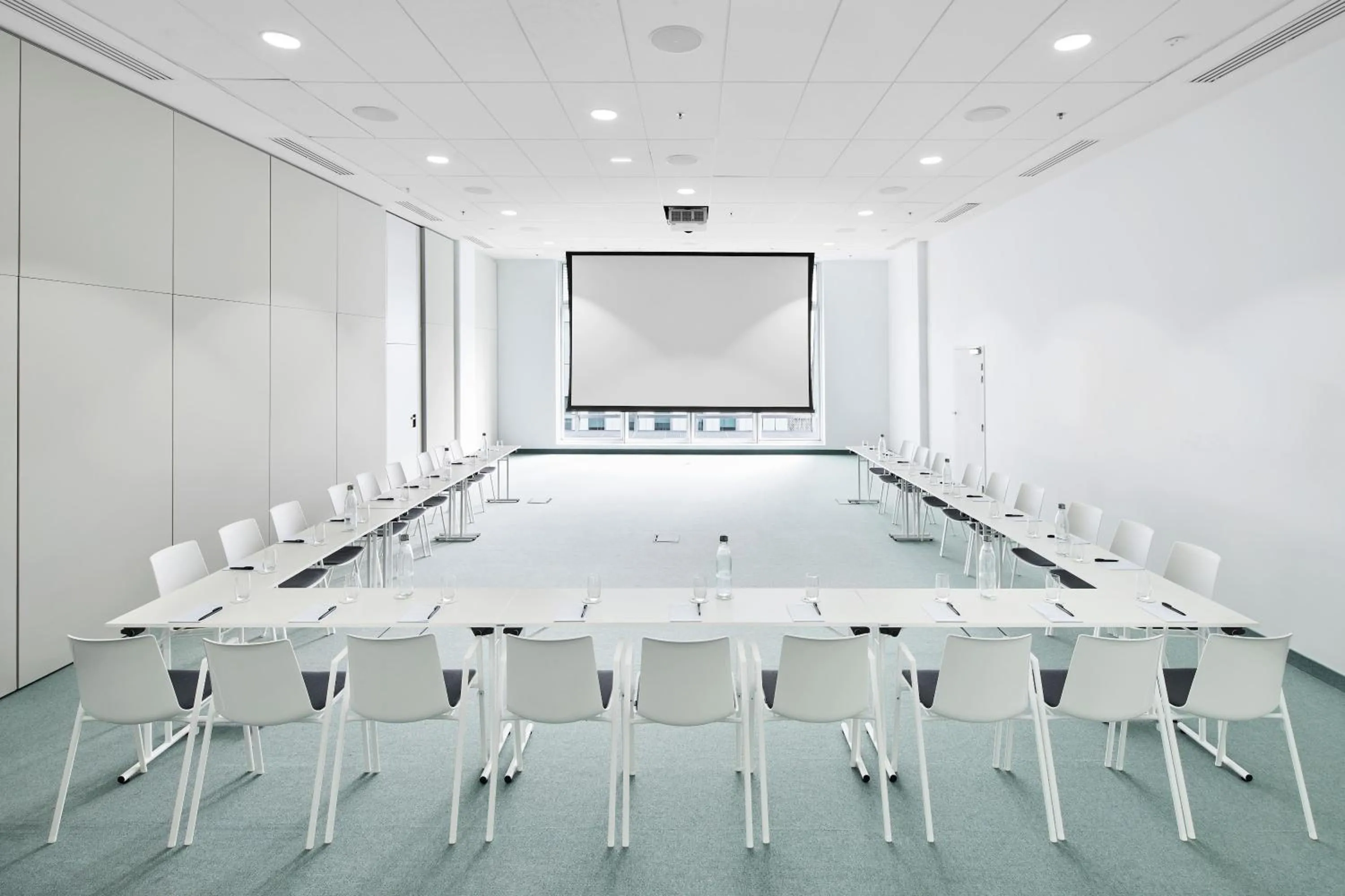 Meeting/conference room in H4 Wyndham Paris Pleyel