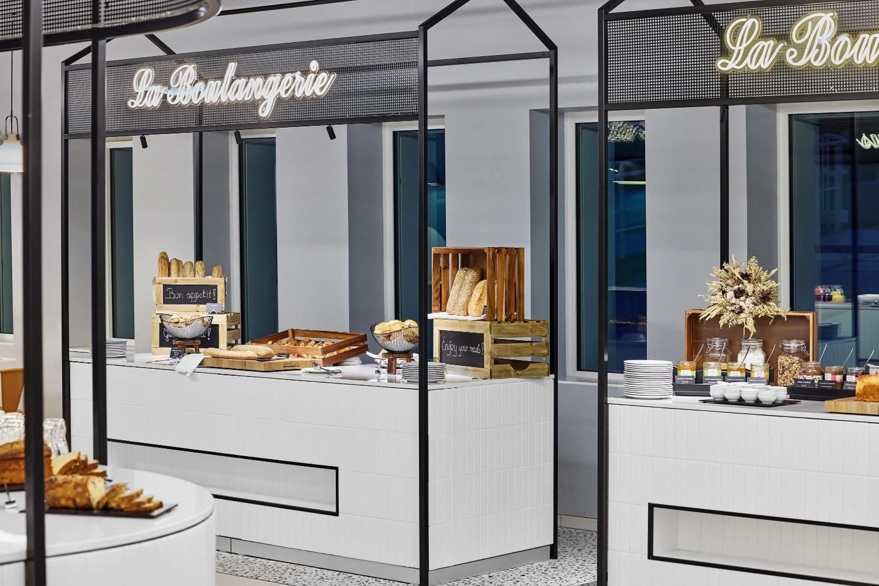 Restaurant/places to eat in H4 Wyndham Paris Pleyel