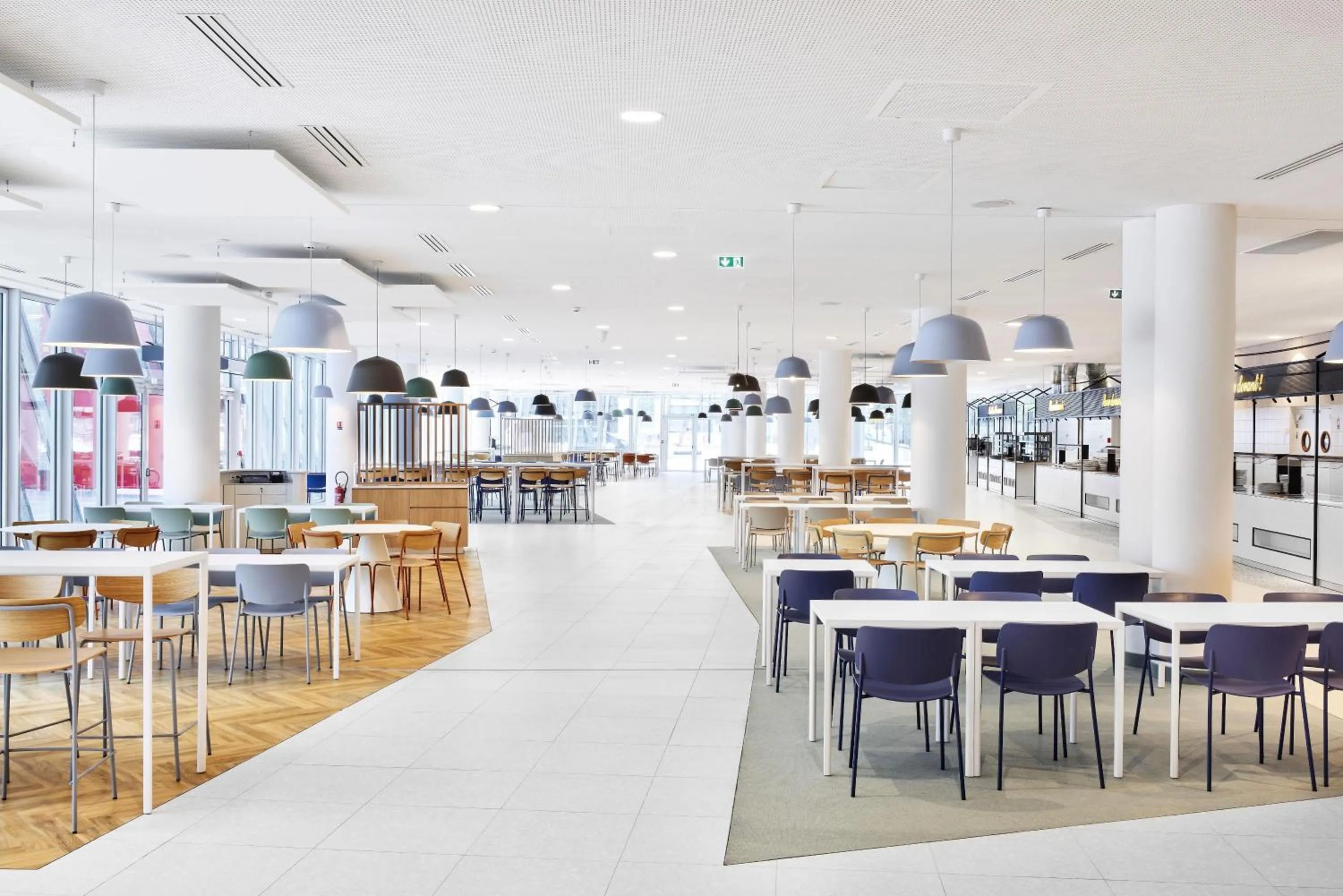Lobby or reception in H4 Wyndham Paris Pleyel