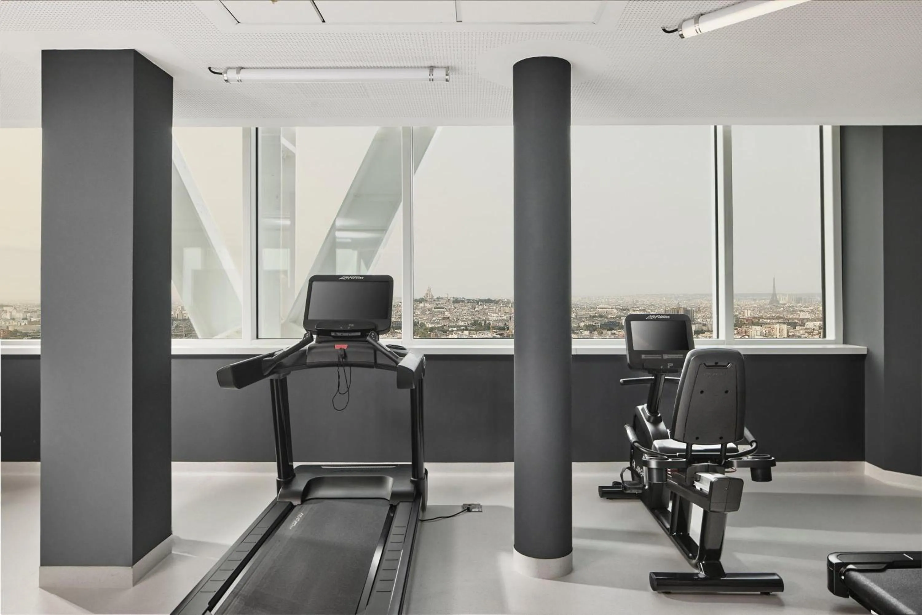 Fitness centre/facilities in H4 Wyndham Paris Pleyel