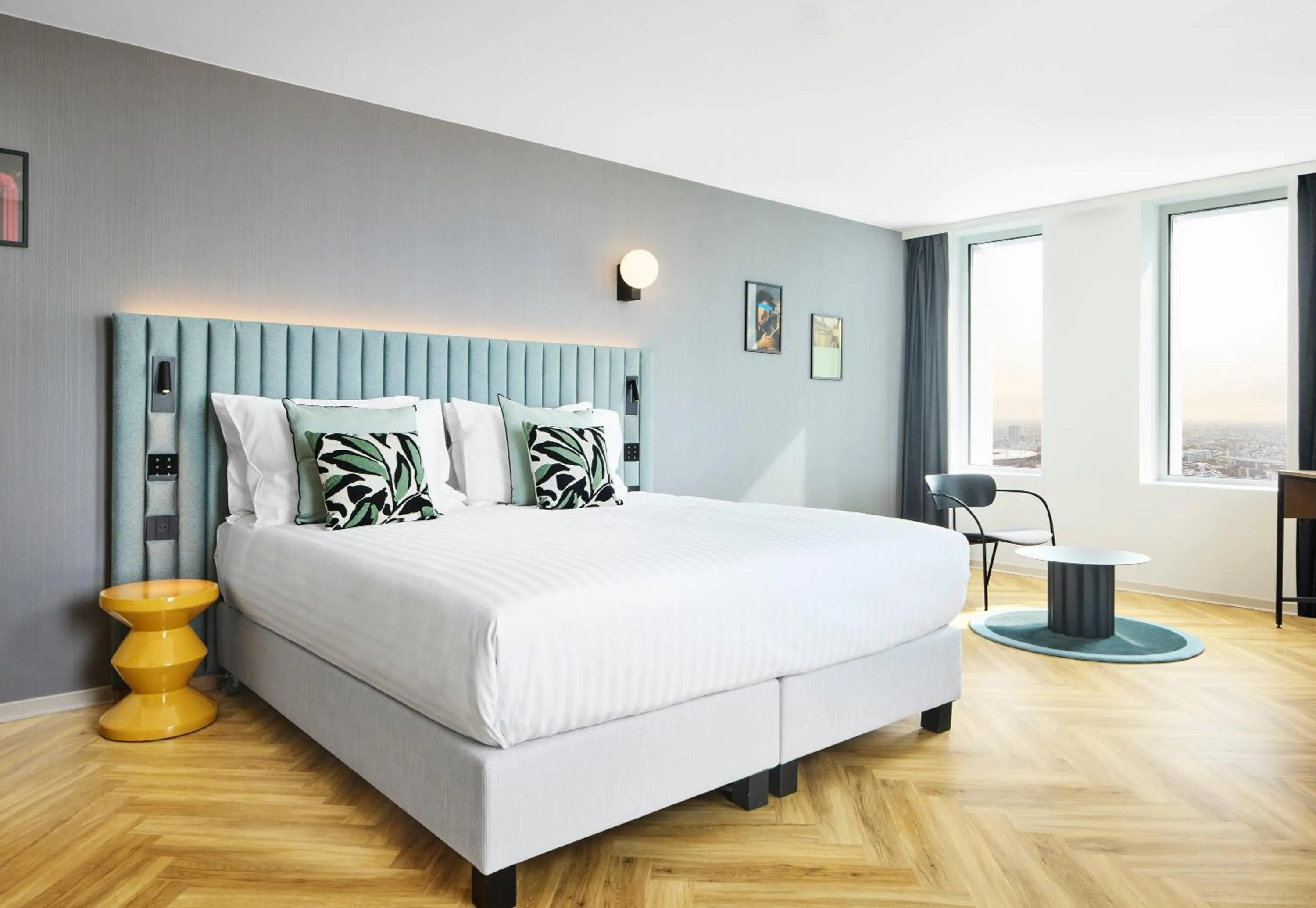 Photo of the whole room, Bed in H4 Wyndham Paris Pleyel