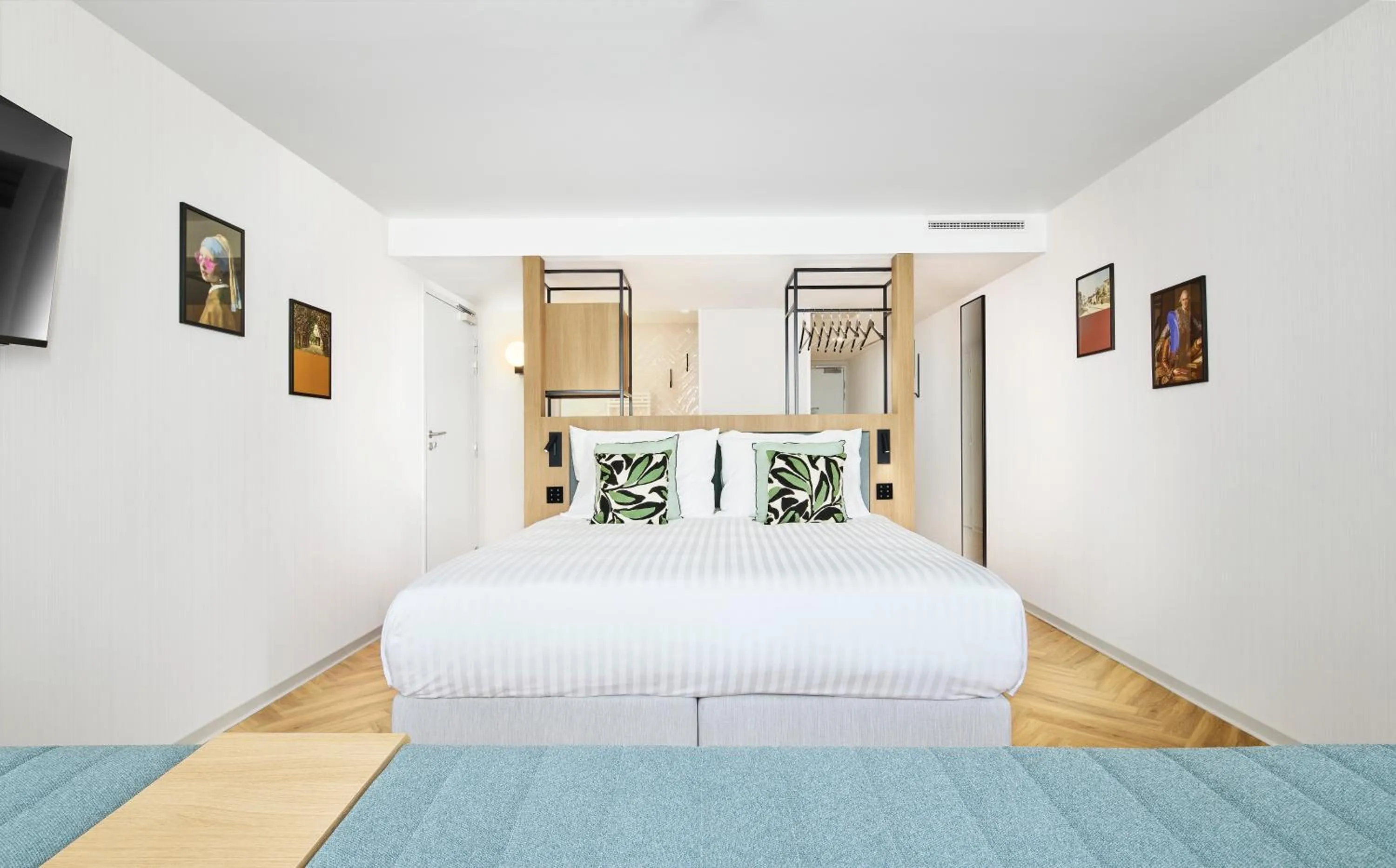 Bedroom, Bed in H4 Wyndham Paris Pleyel