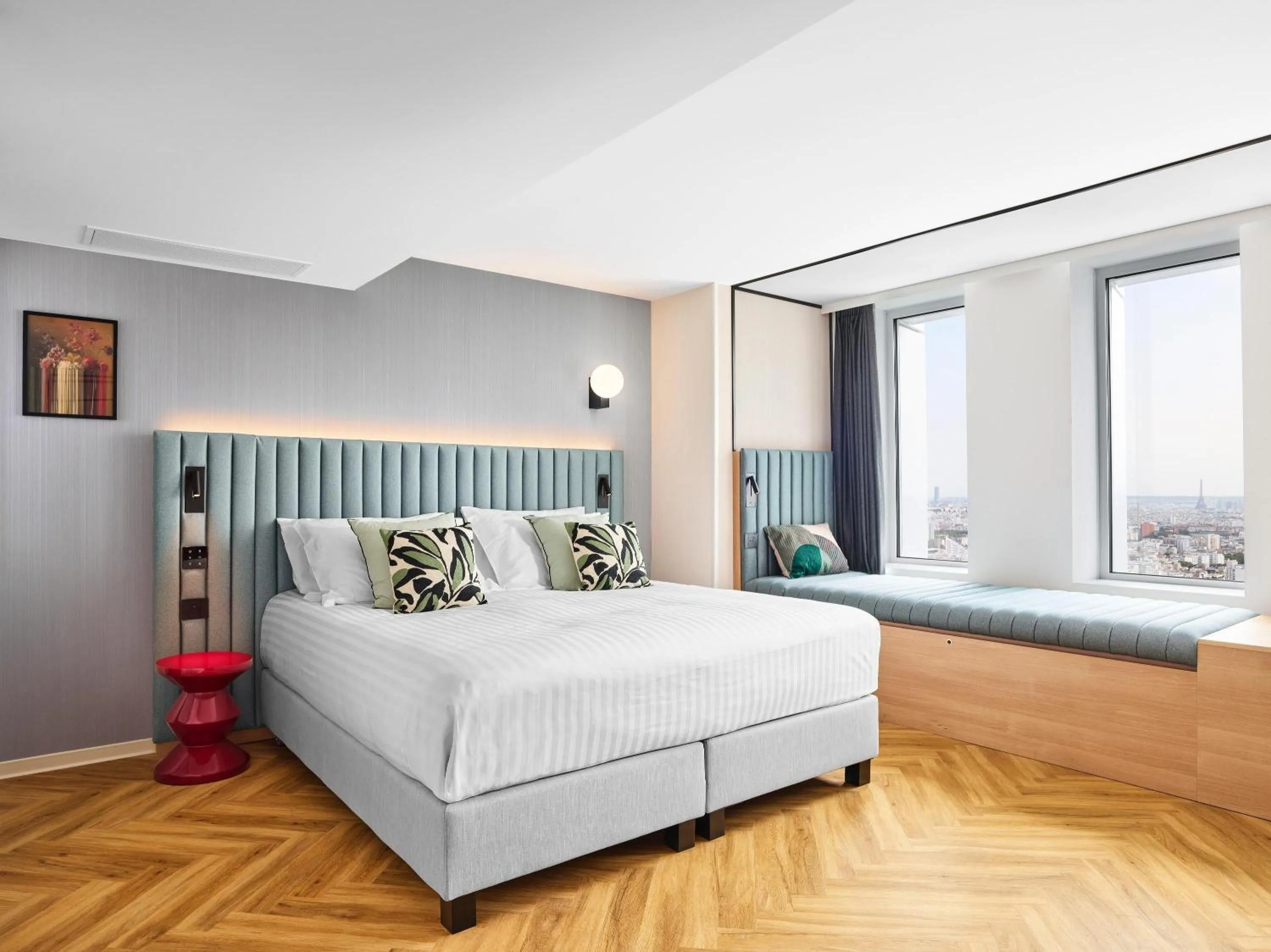 Photo of the whole room, Bed in H4 Wyndham Paris Pleyel