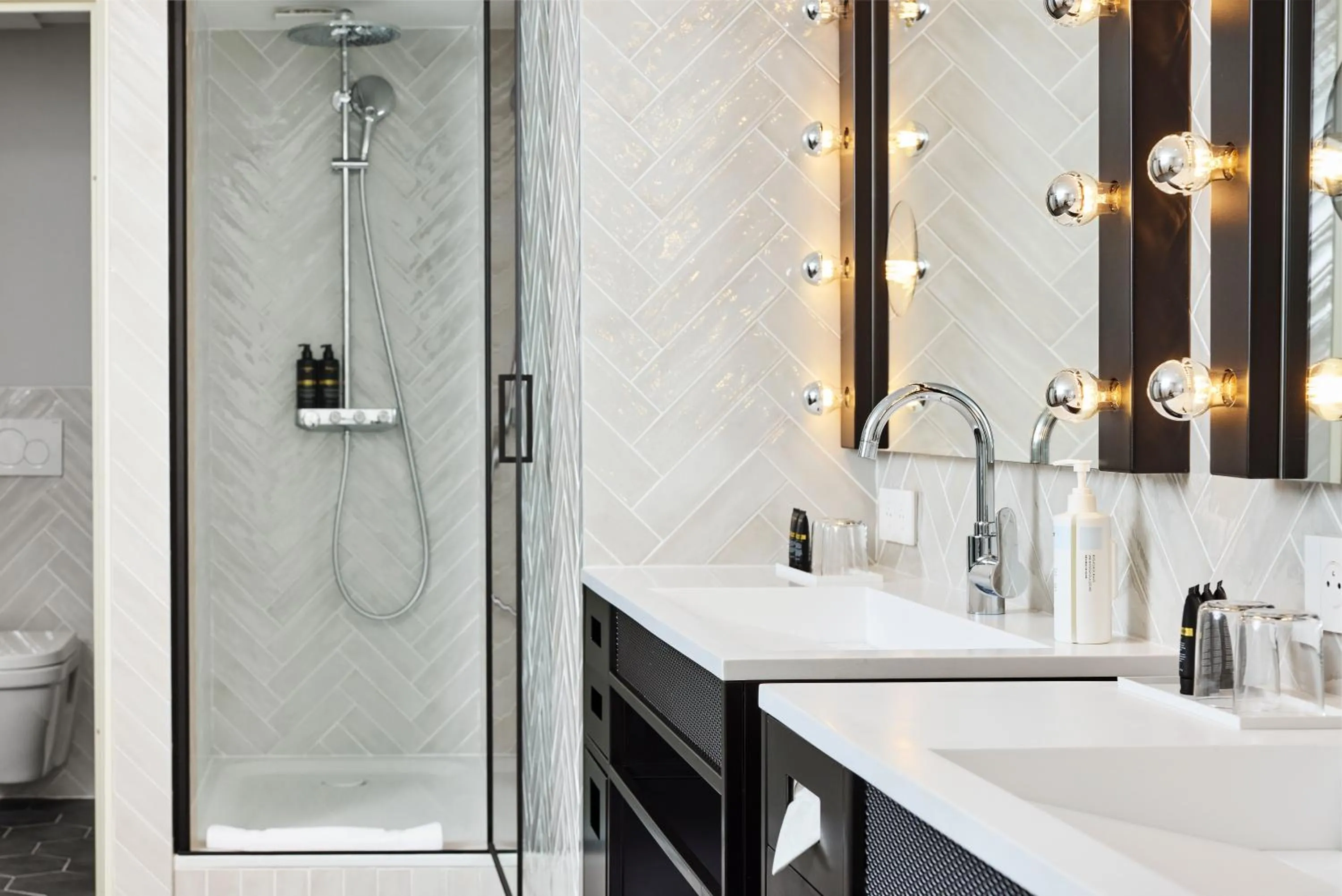 Bathroom in H4 Wyndham Paris Pleyel