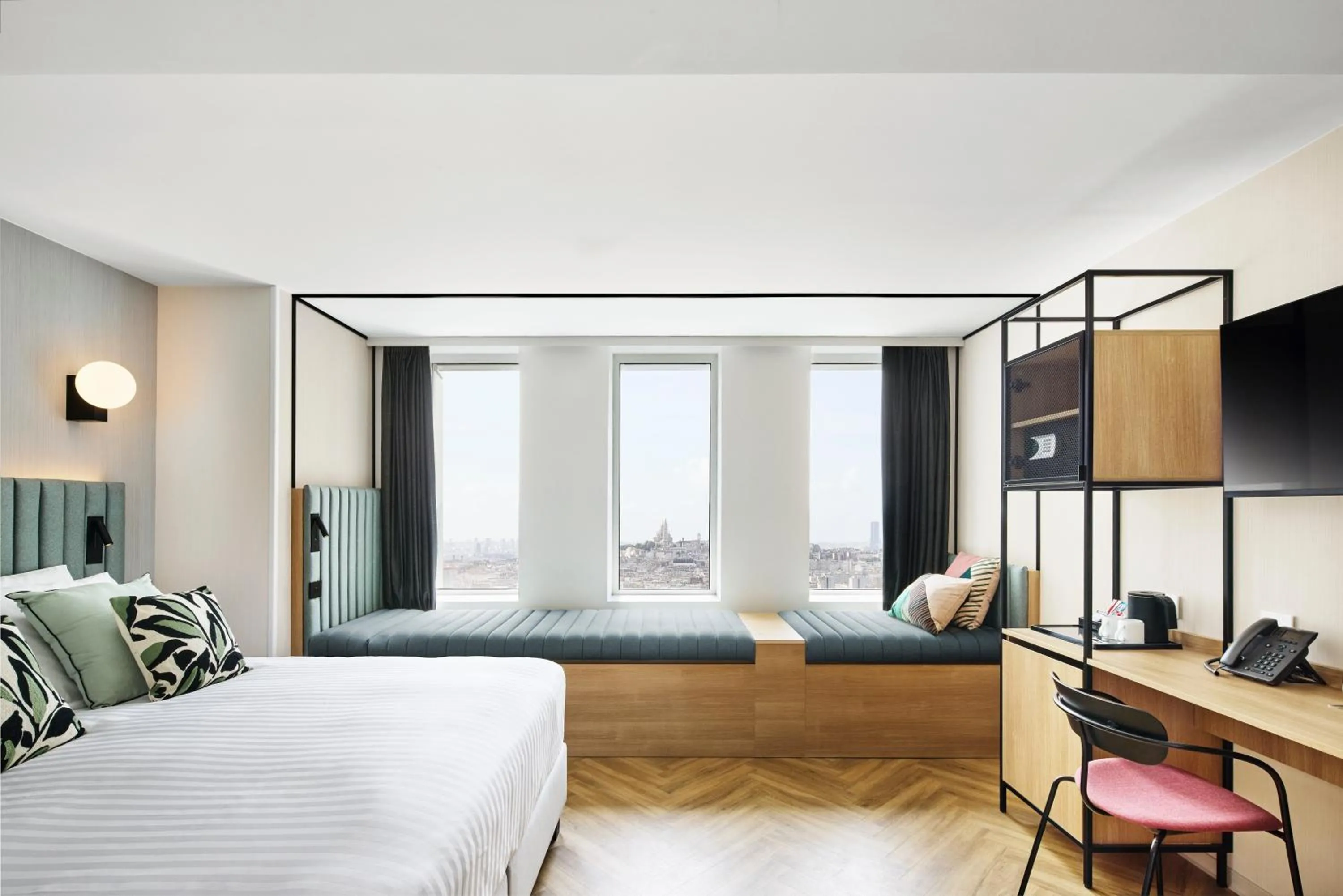 Bedroom, Bed in H4 Wyndham Paris Pleyel