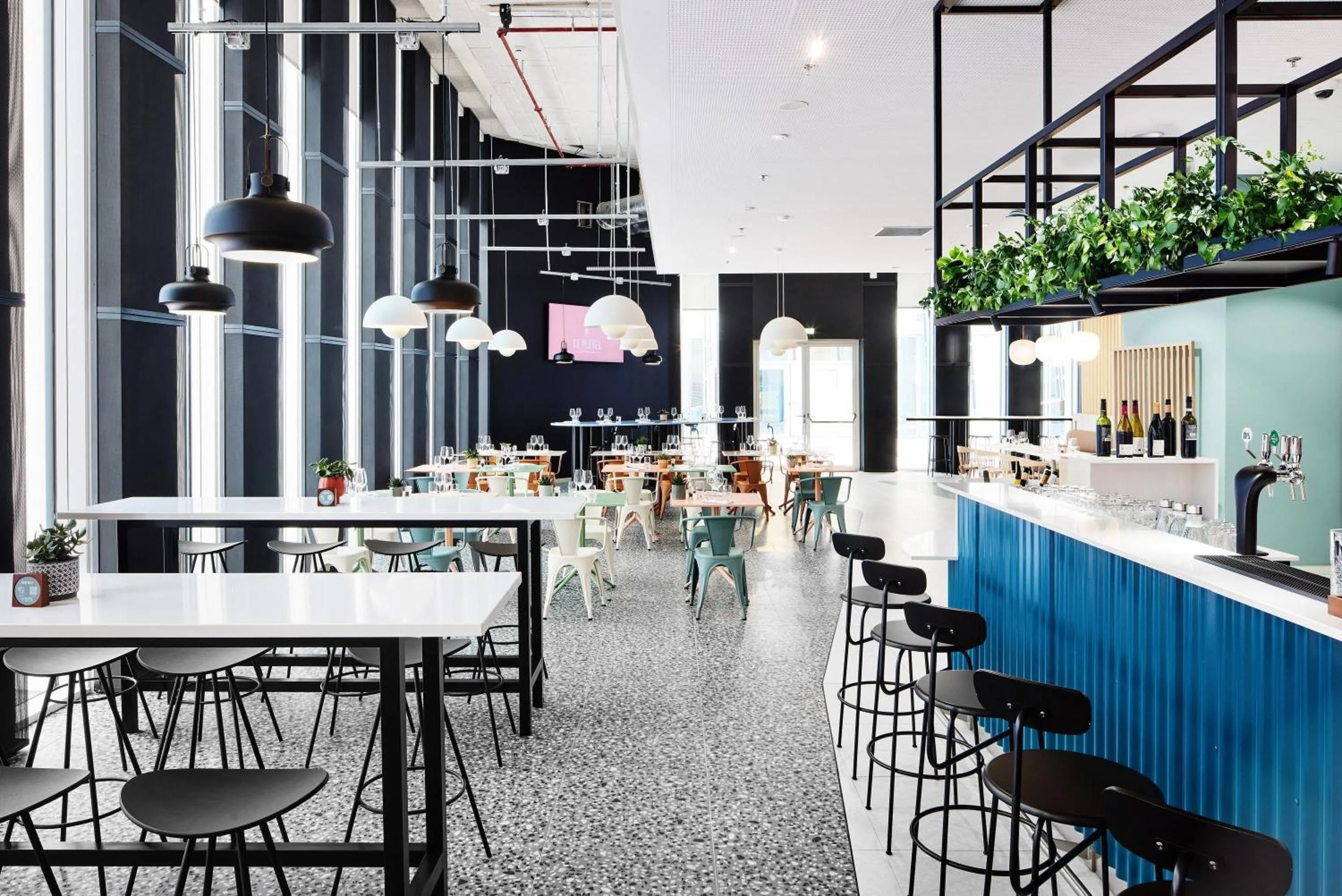 Restaurant/places to eat in H4 Wyndham Paris Pleyel