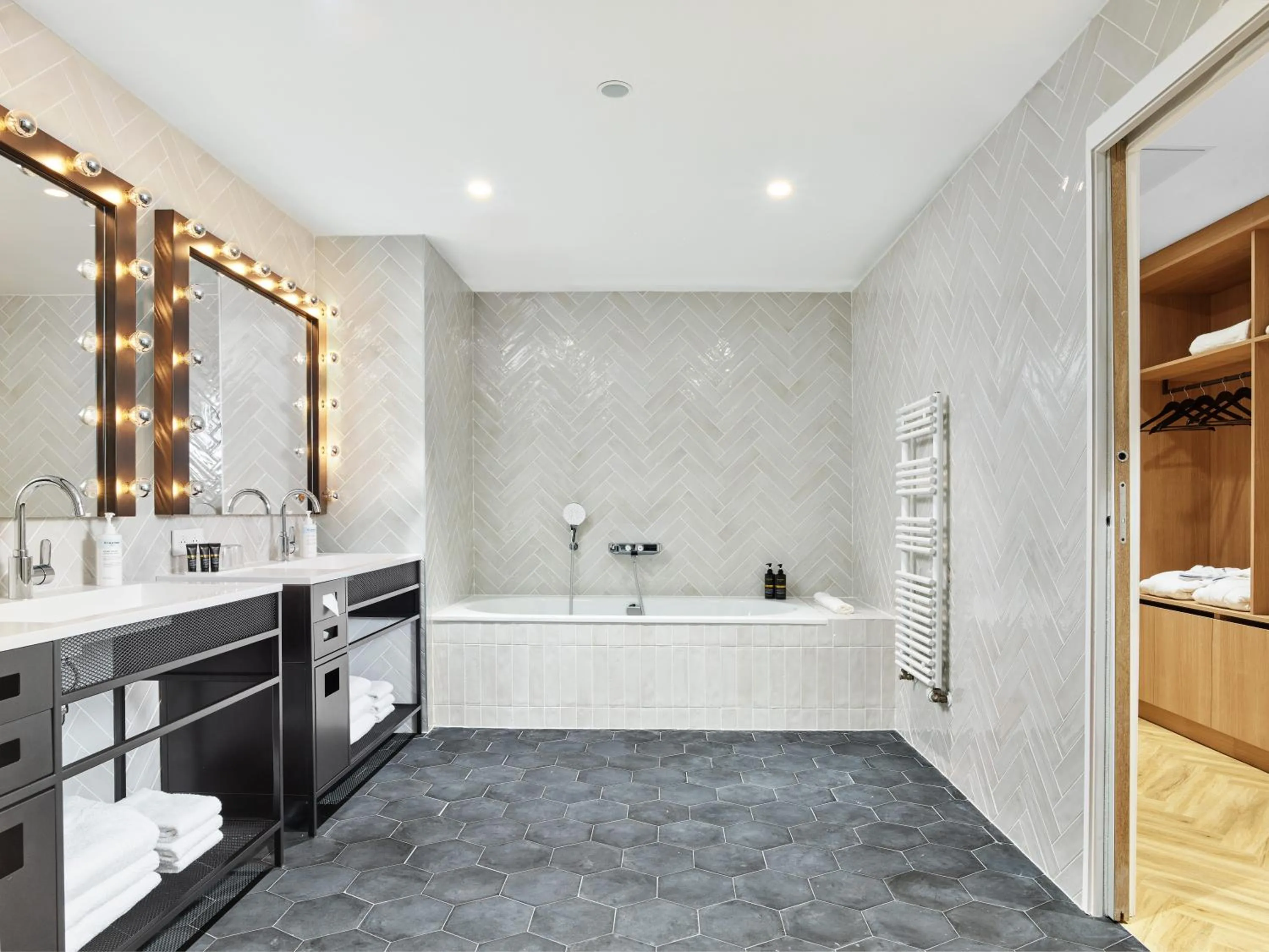 Bathroom in H4 Wyndham Paris Pleyel