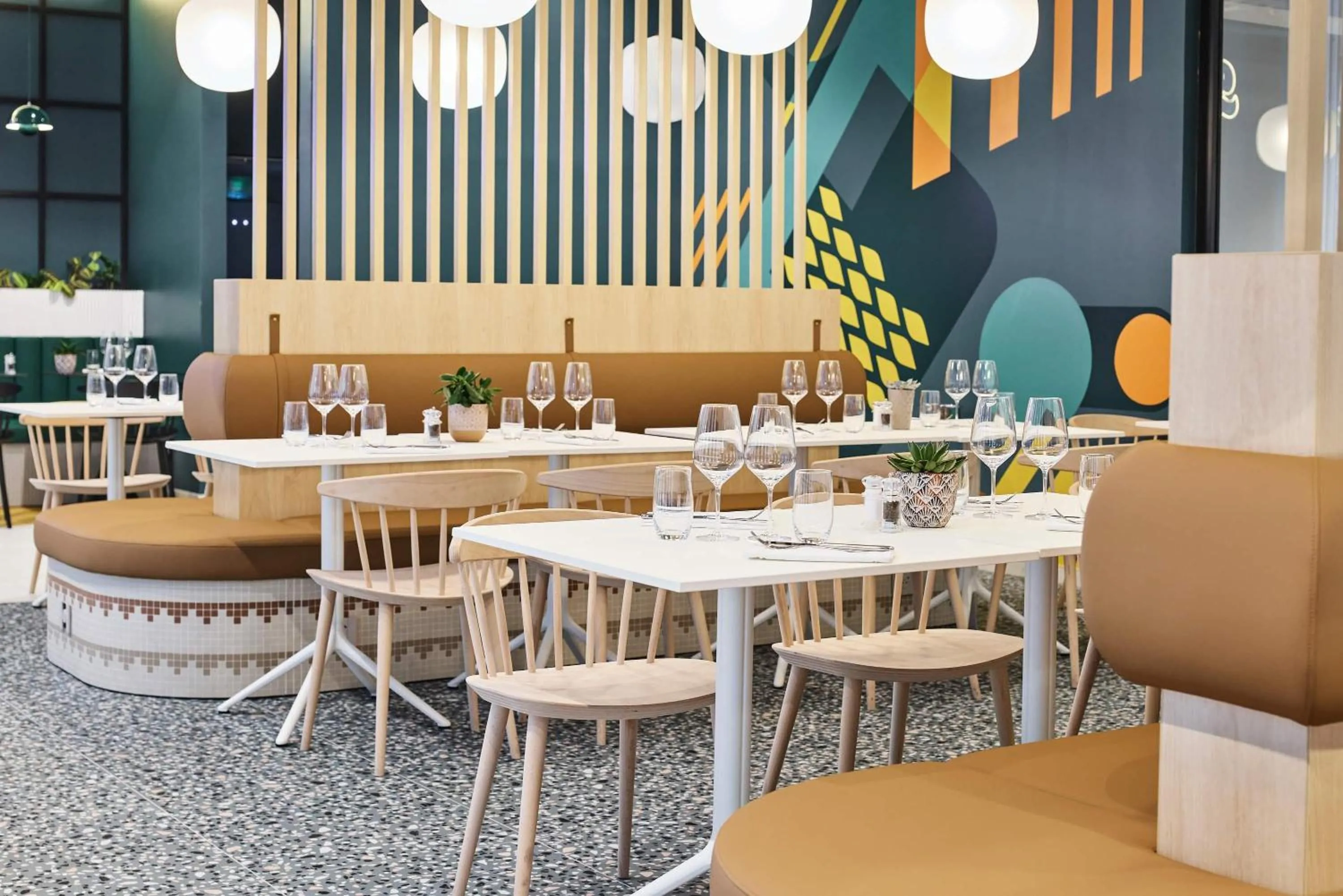 Restaurant/places to eat in H4 Wyndham Paris Pleyel