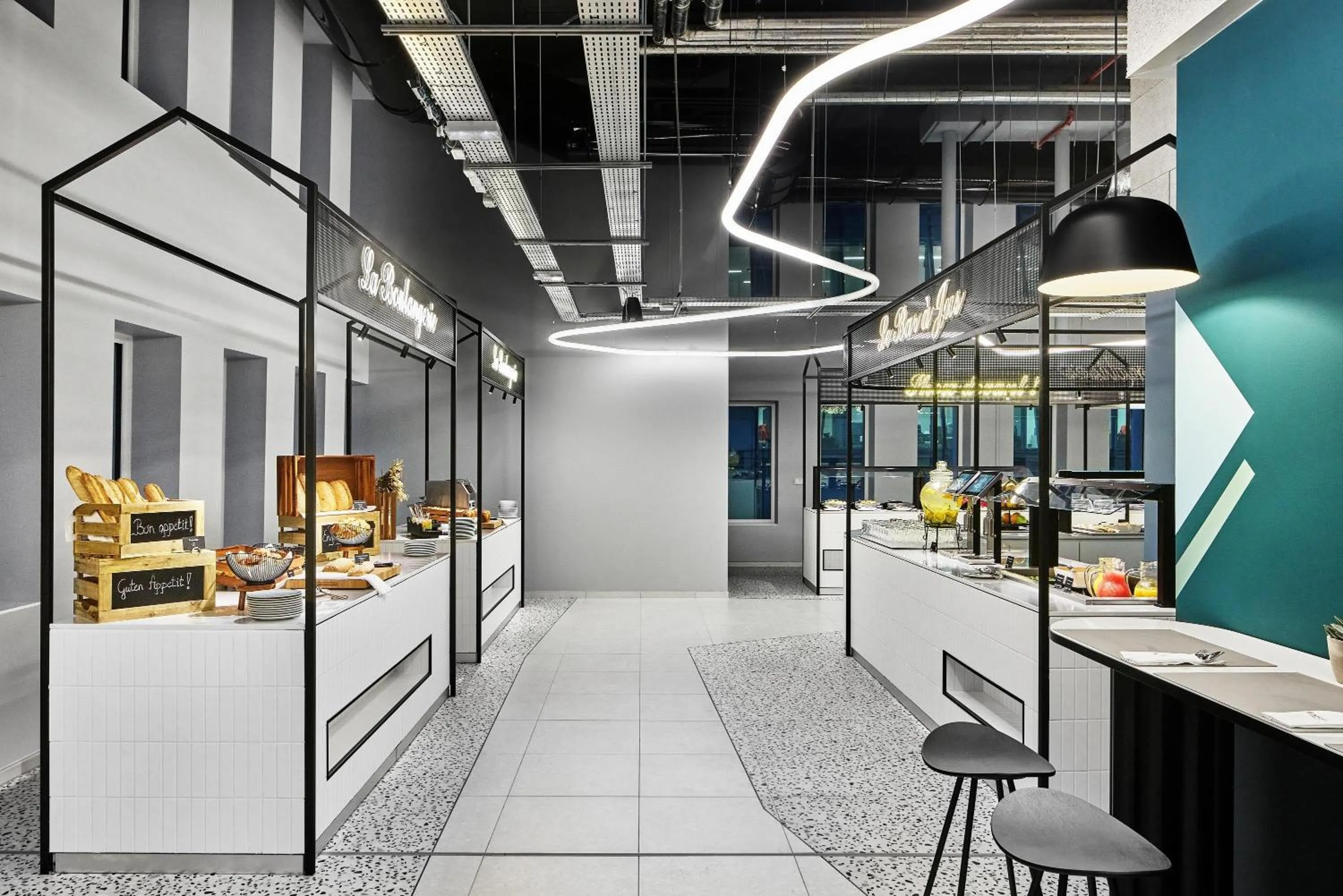 Restaurant/places to eat in H4 Wyndham Paris Pleyel